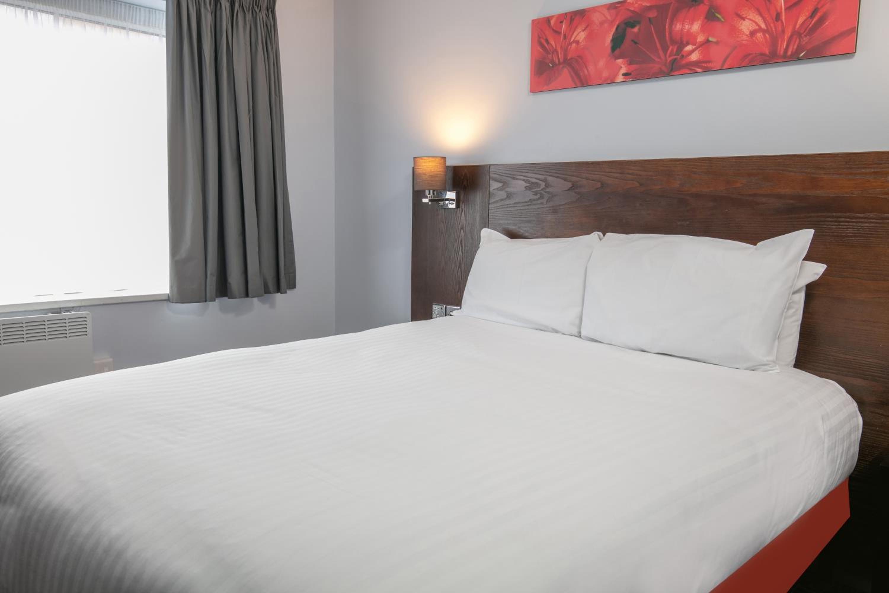 Standard Double Room - Non-Smoking - Photo 8