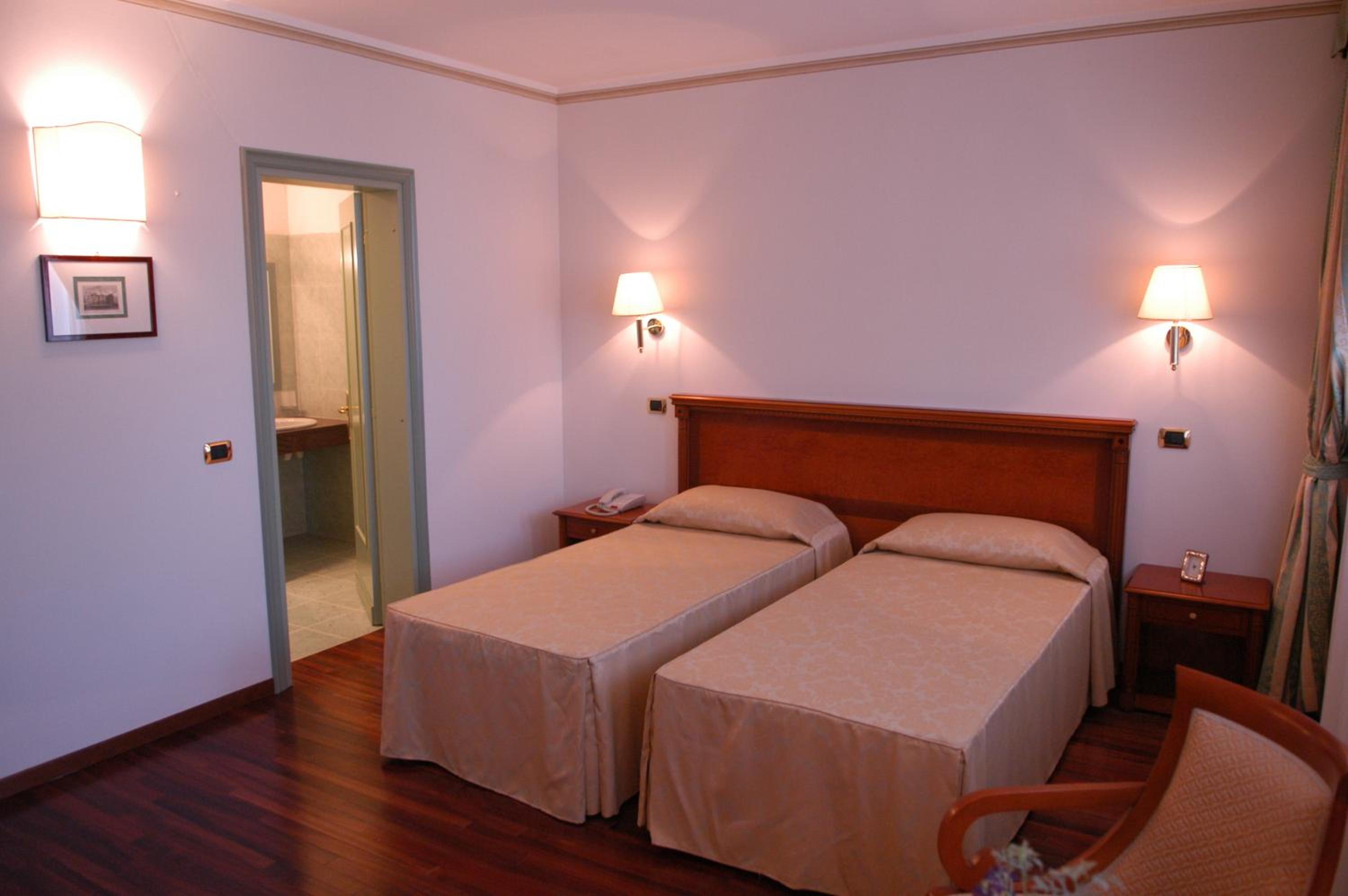 Double or Twin Room photo 3