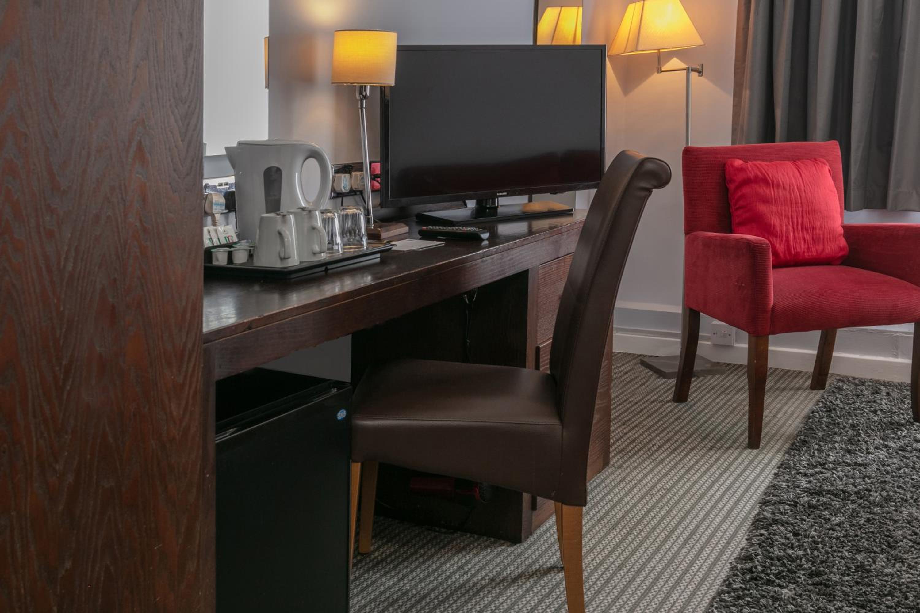 Executive Double Room with Sofa Bed - Photo 9