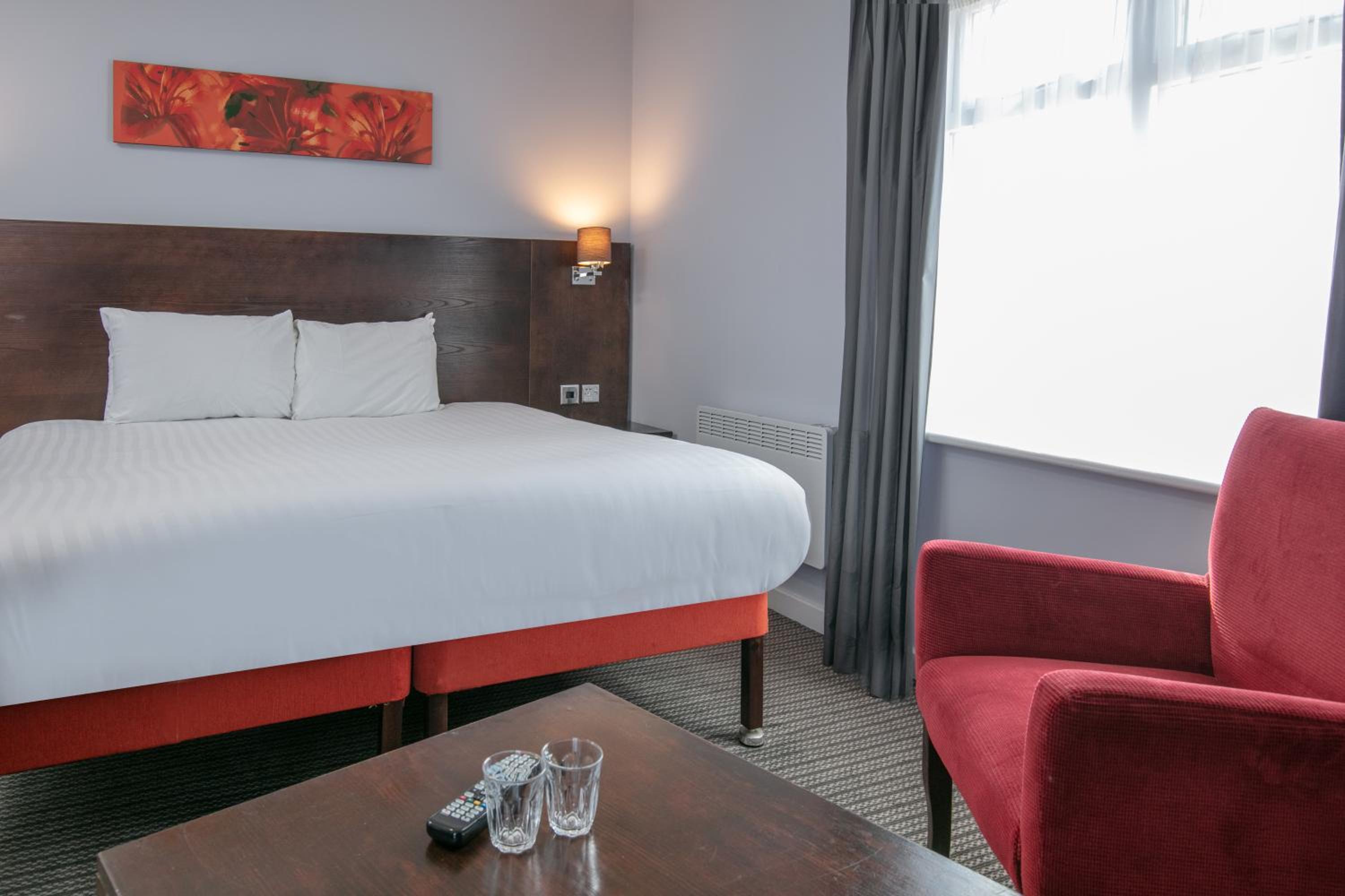 Executive Double Room with Sofa Bed - Photo 12