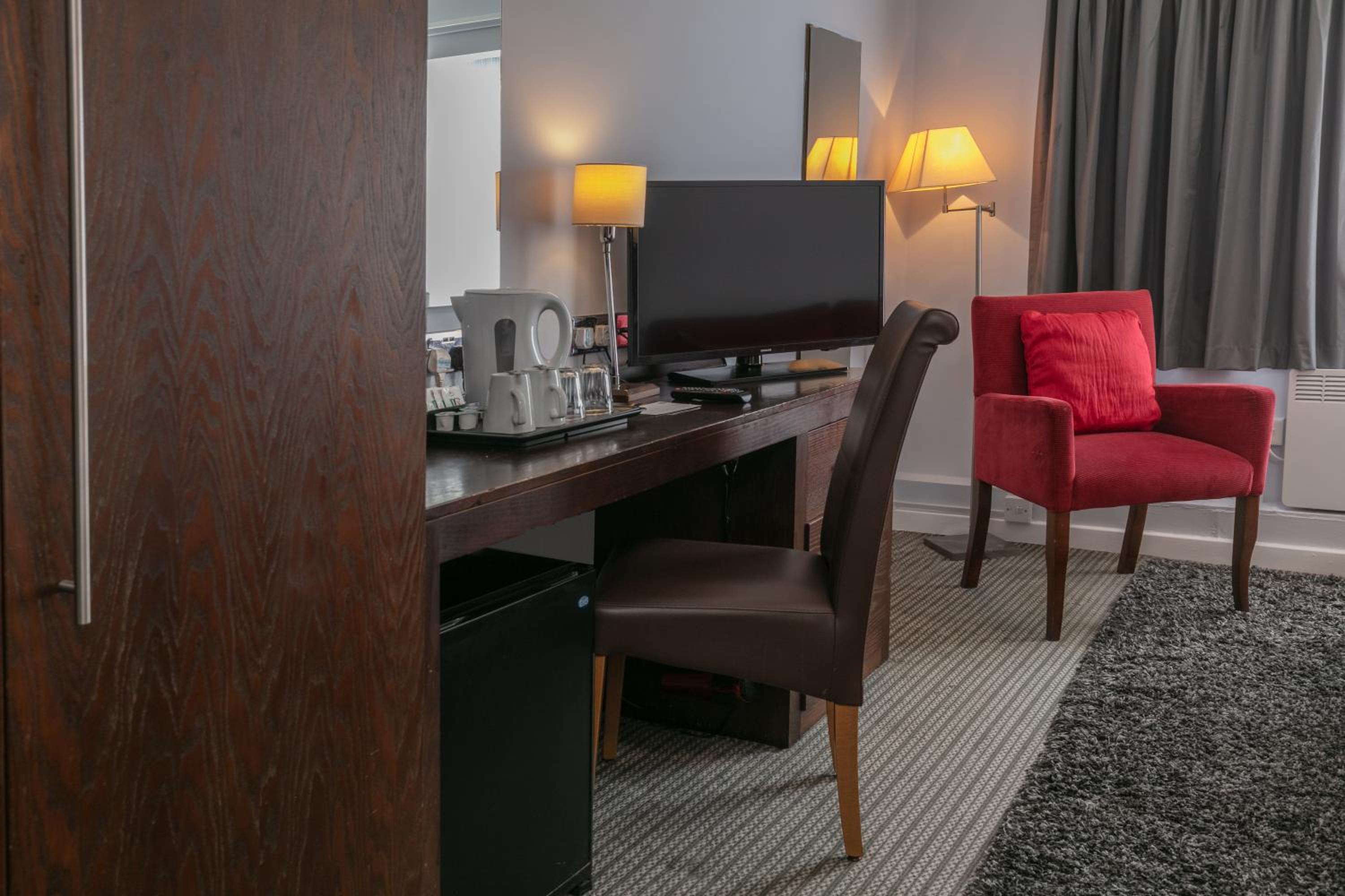 Executive Double Room with Sofa Bed - Photo 2