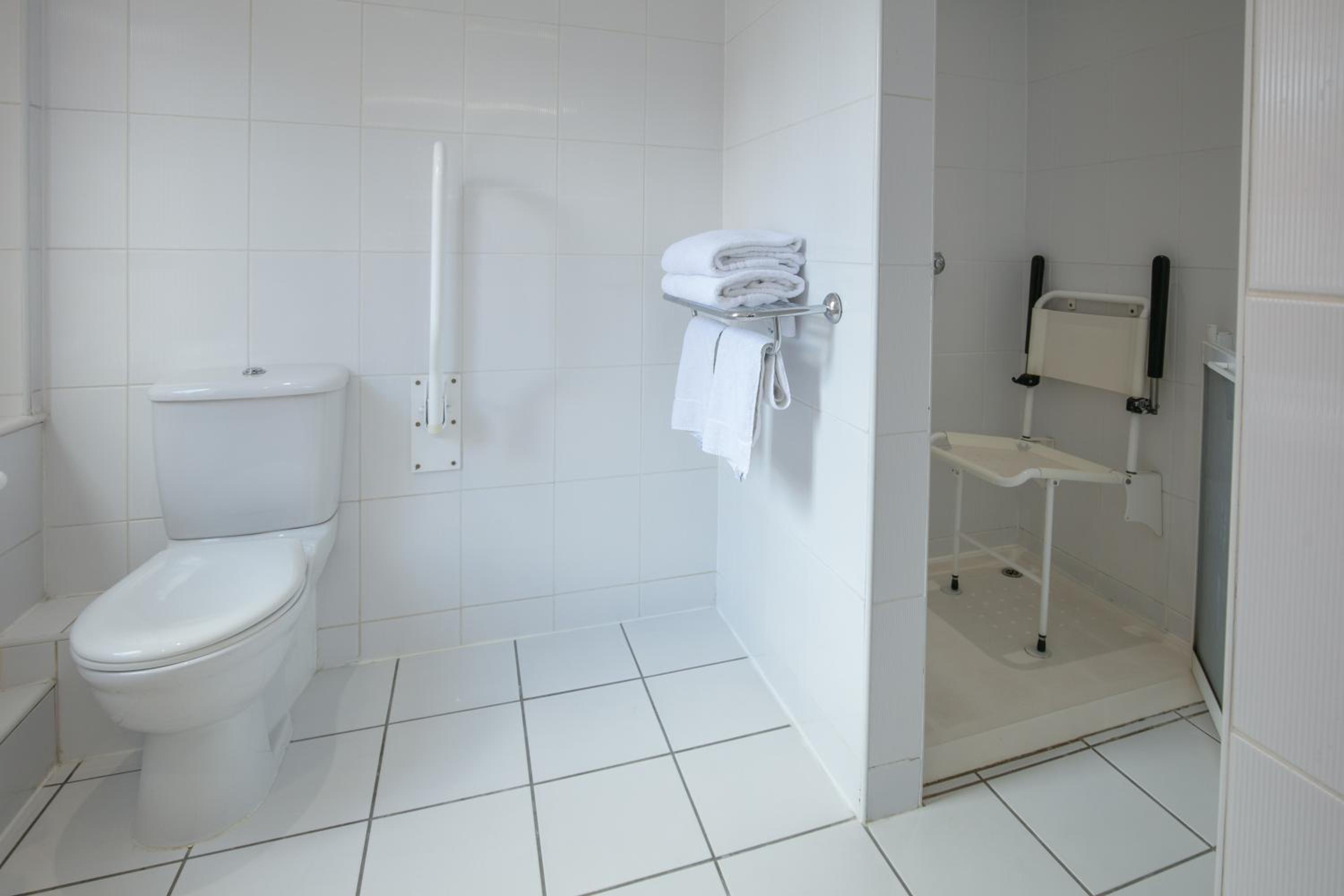 Double Room - Disability Access - Photo 6