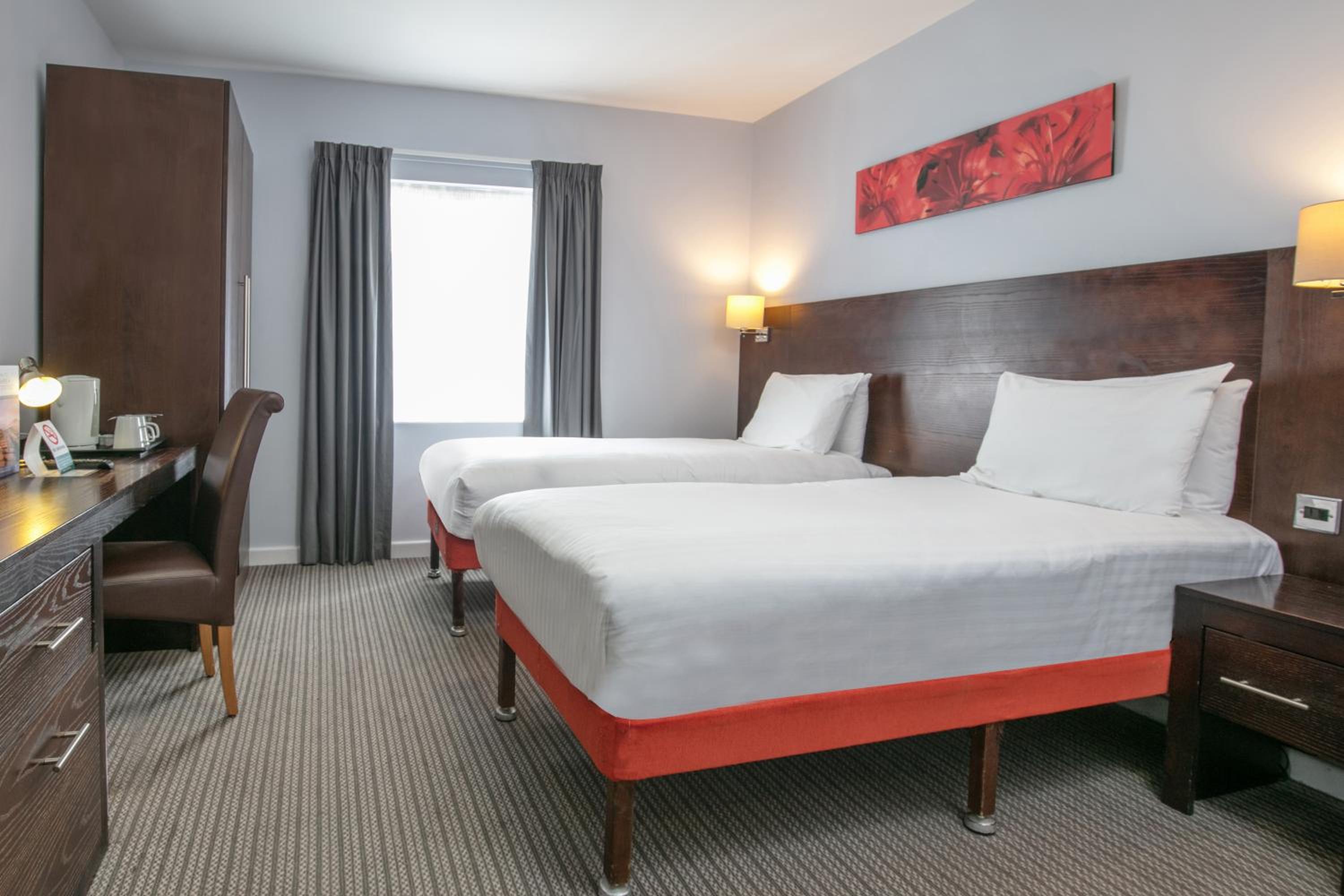 Standard Twin Room - Non-Smoking - Photo 1