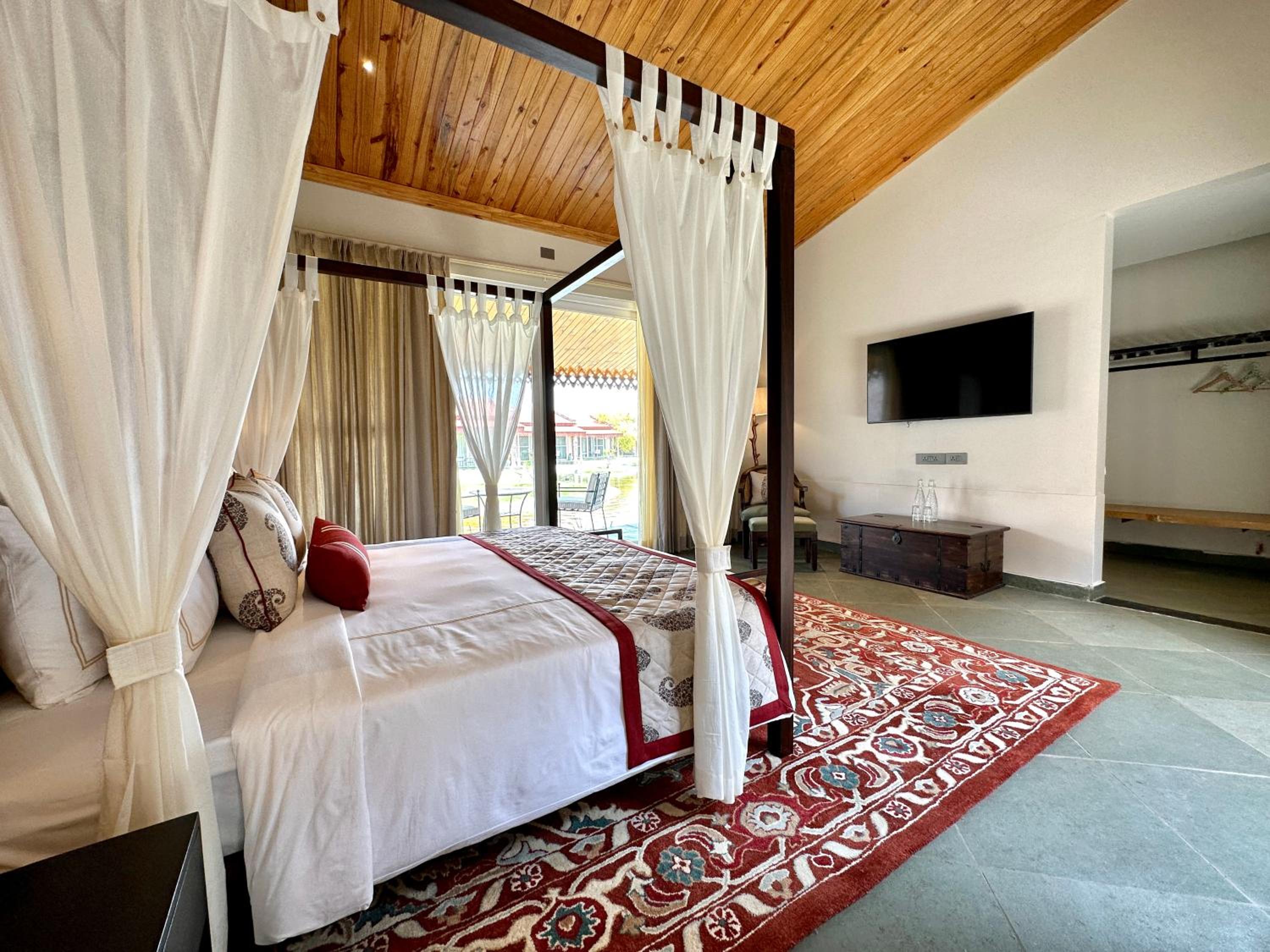 Luxury Villa With Private Pool And Courtyard photo 1