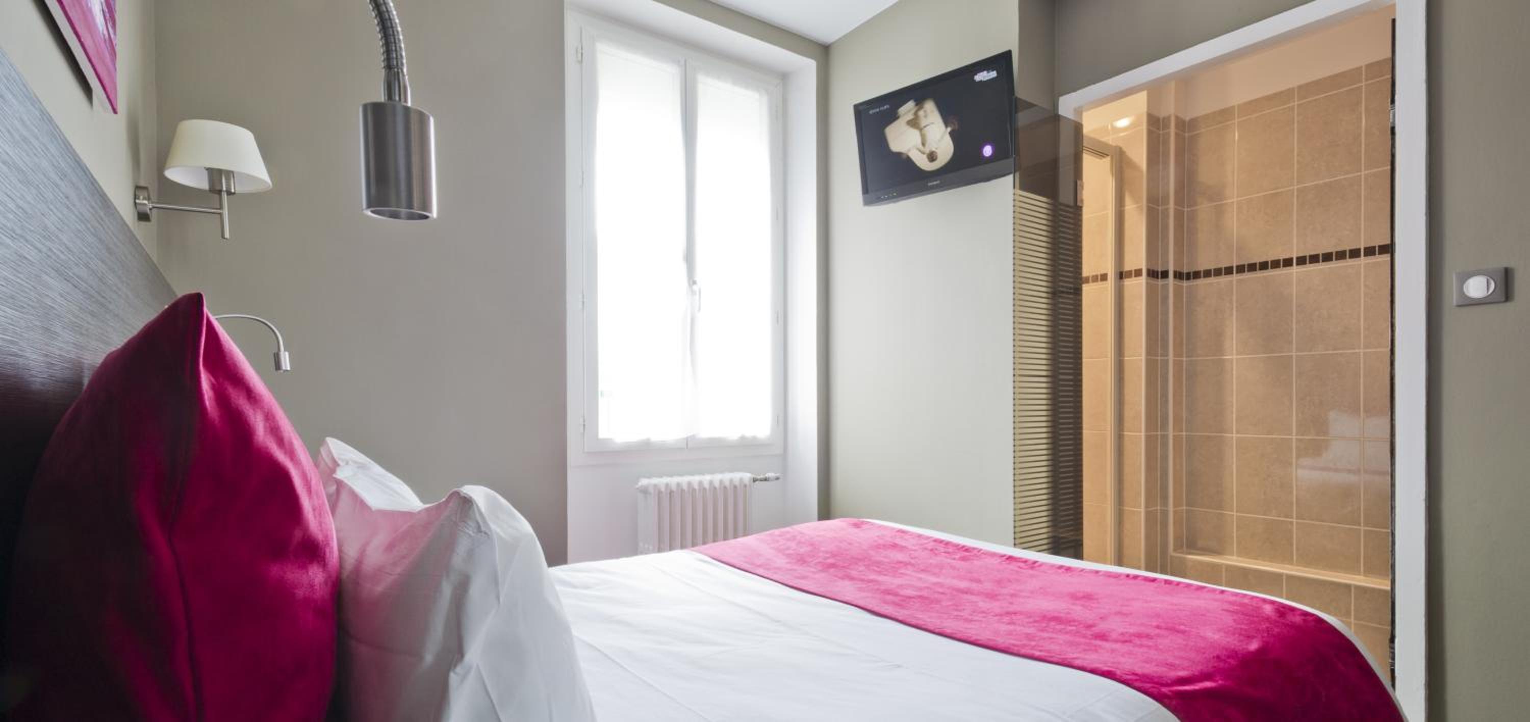 Classic Double Room - Photo 11