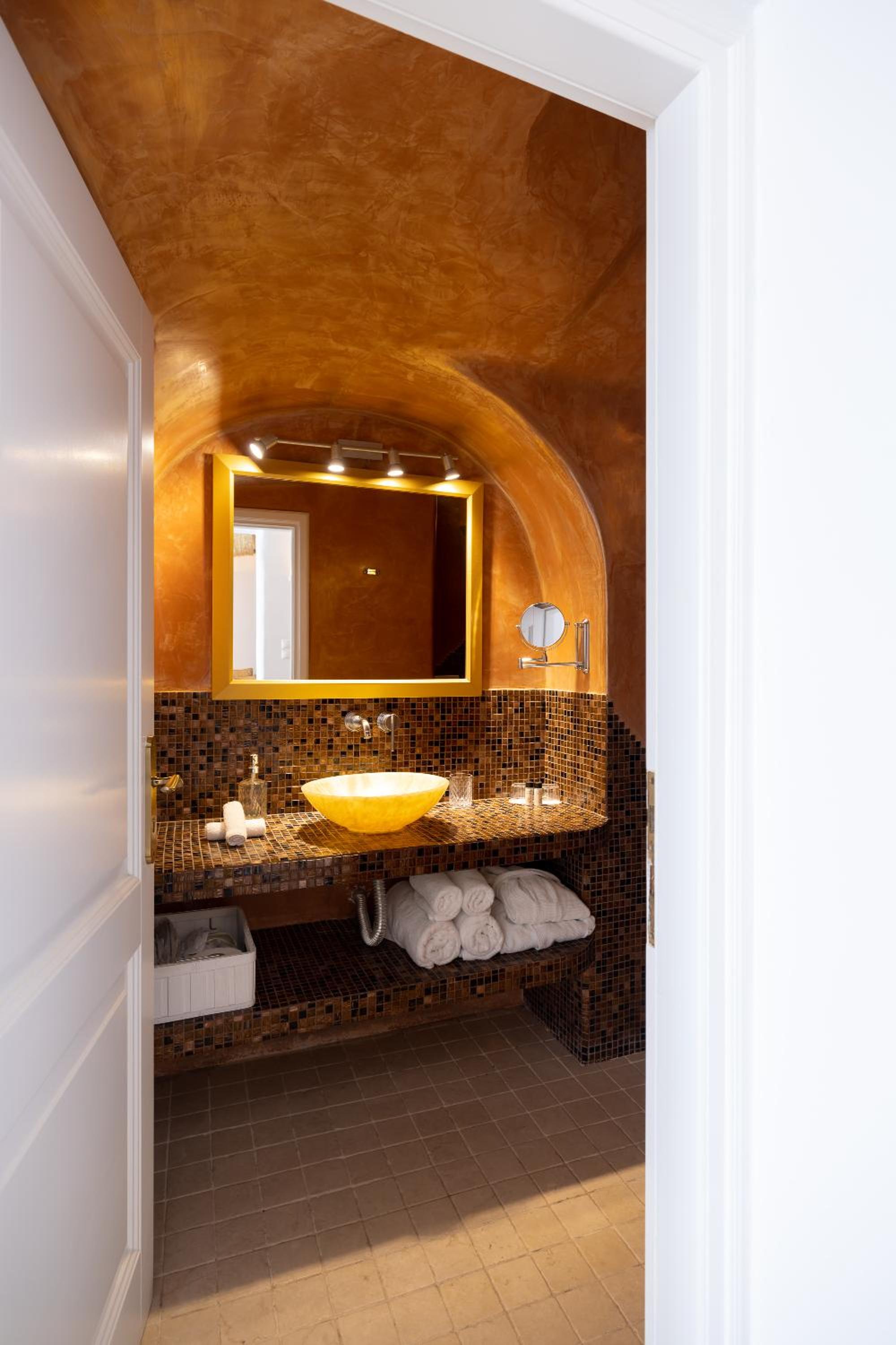 Golden Echo Suite - Photo 18