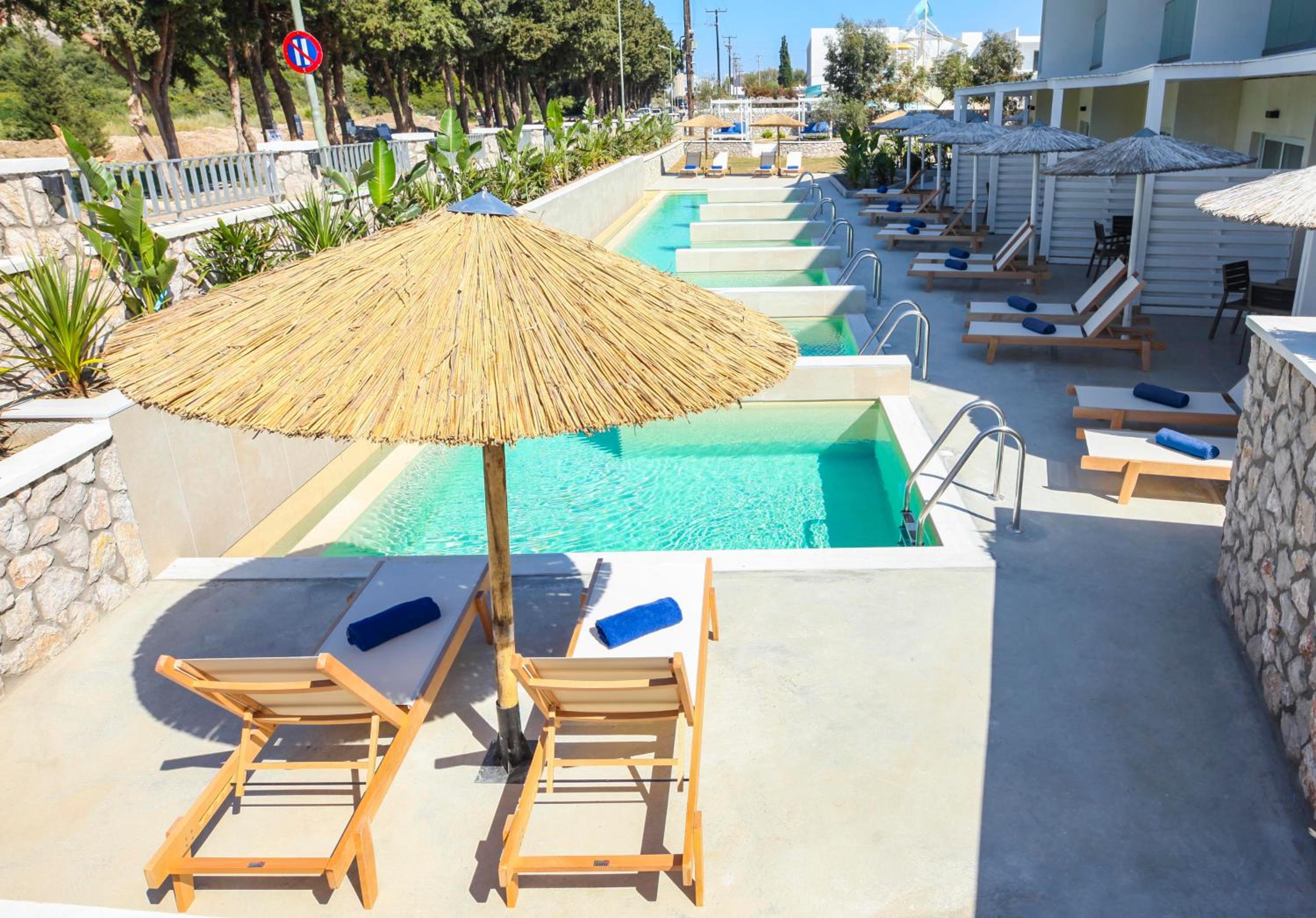 Junior Suite with Sharing Pool photo 3