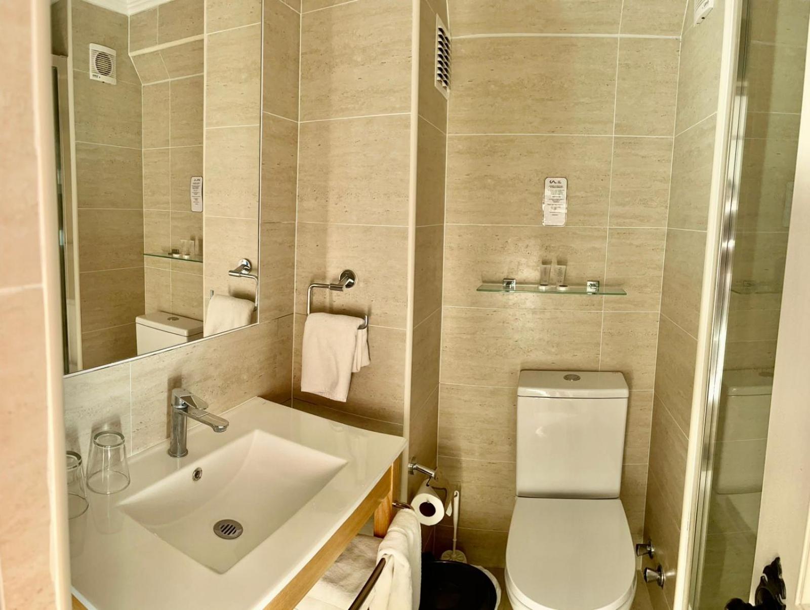 Double or Twin Room photo 2