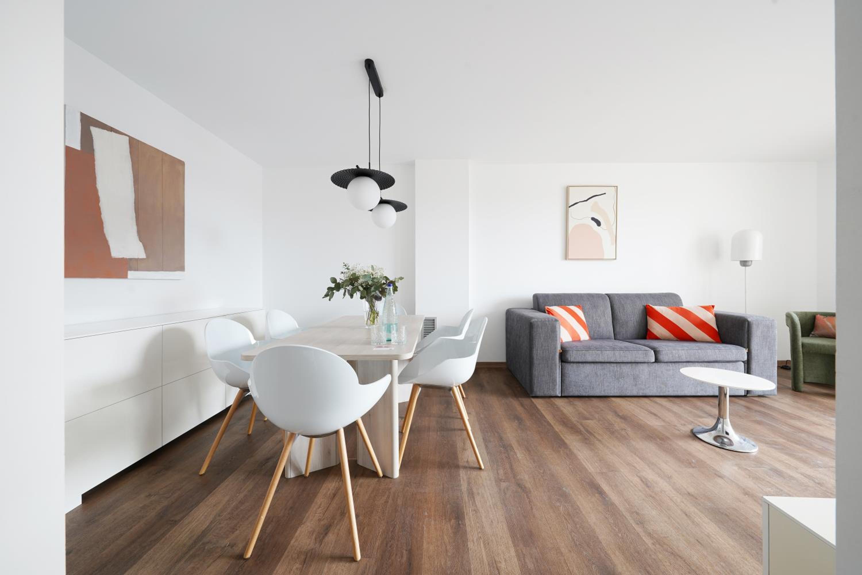 Large 2 Bedroom Apartment with Balcony and Sofa Bed photo 3