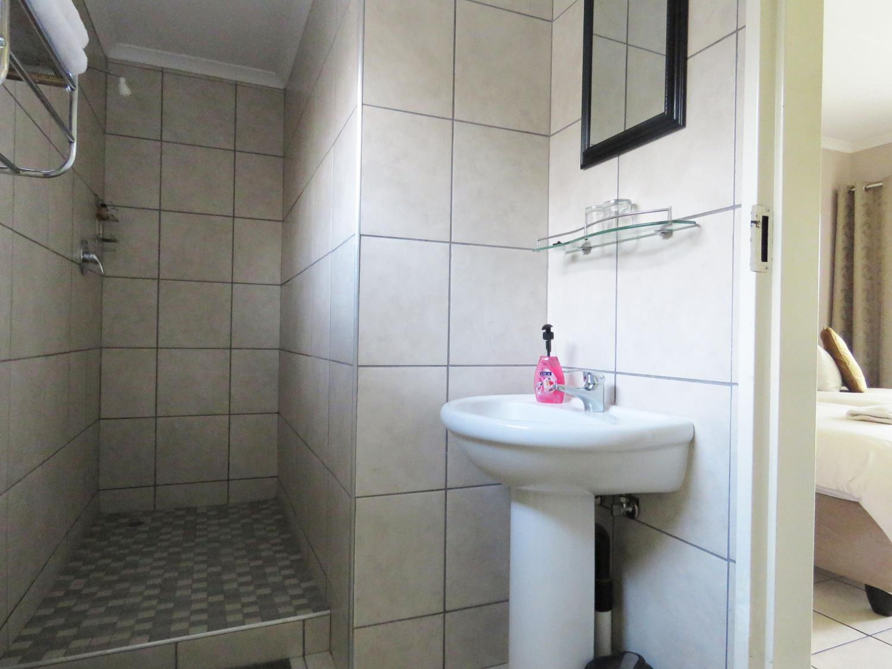  Twin Room with Shower - Photo 15