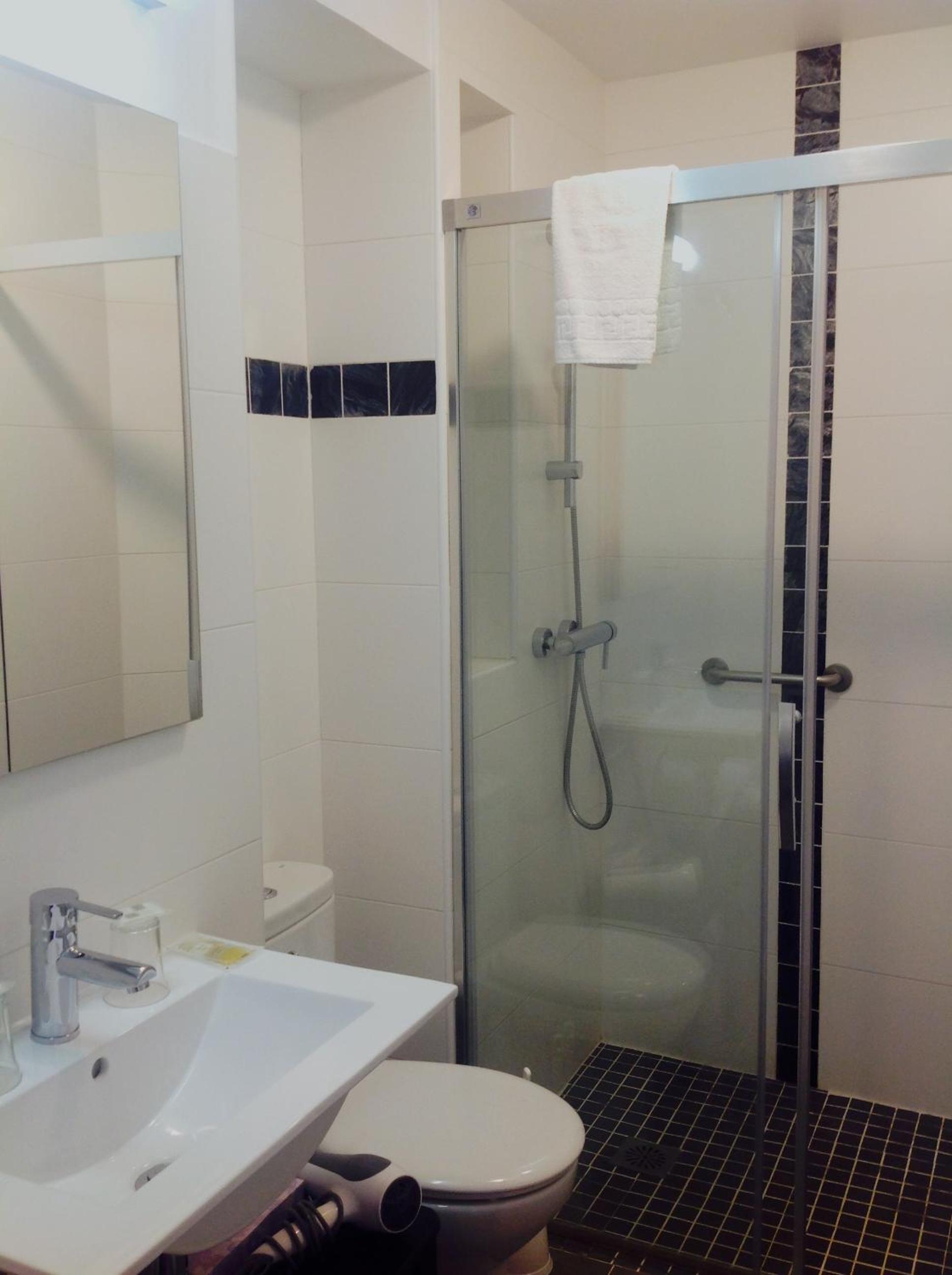 Standard Double Room - Photo 5