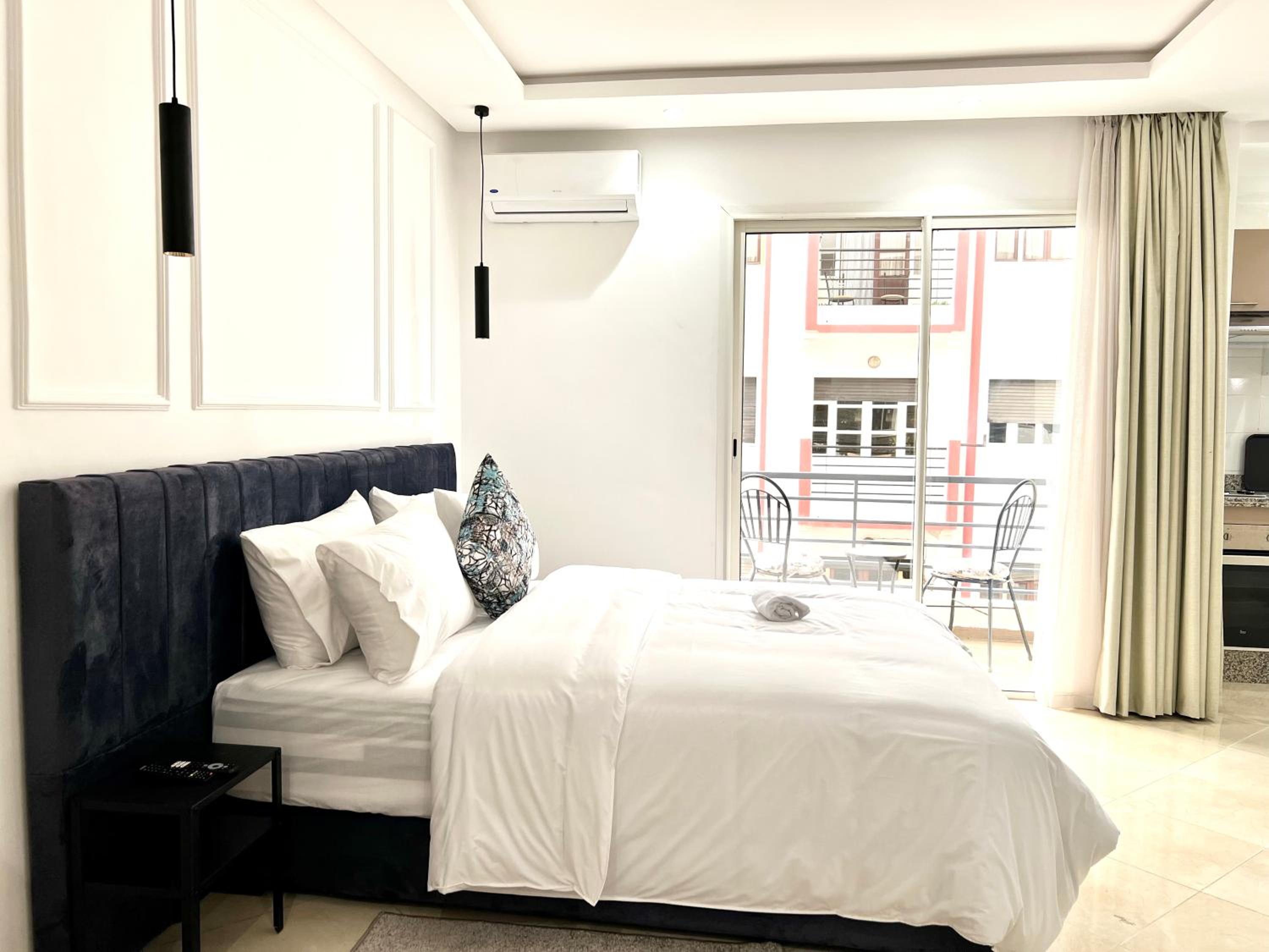 Studio with Balcony - Photo 14