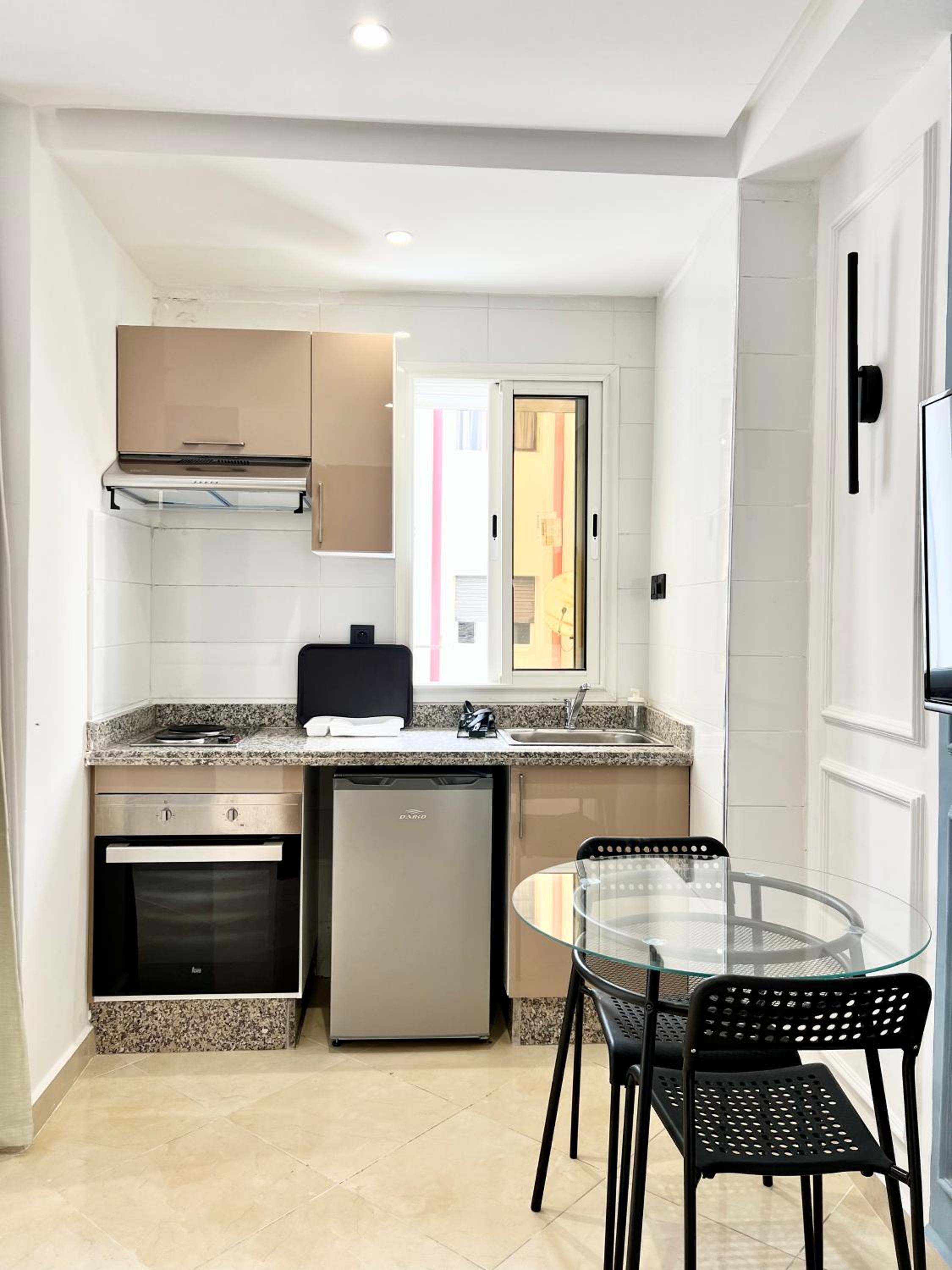 Studio with Balcony - Photo 13