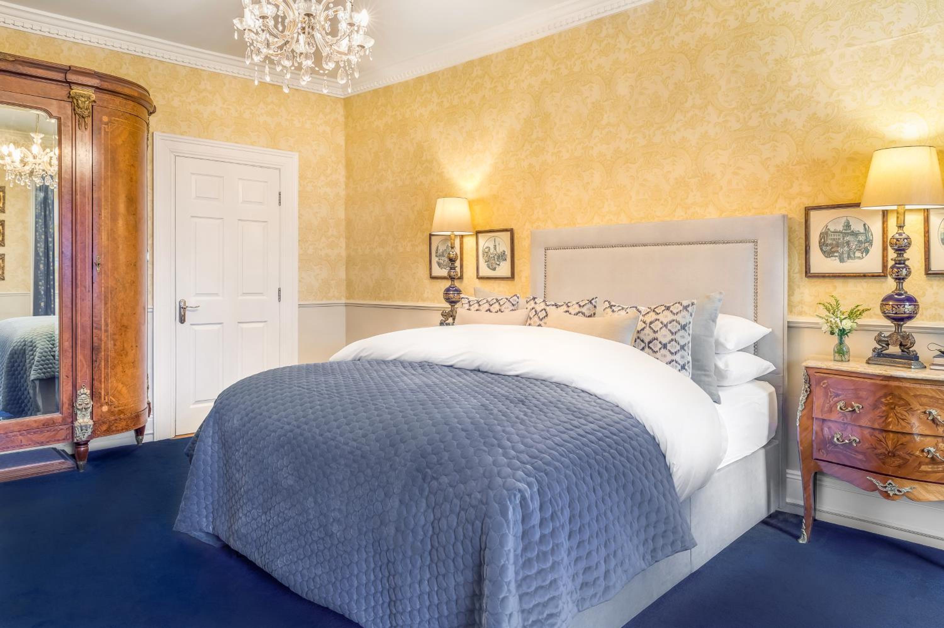 Deluxe Queen Room photo 2