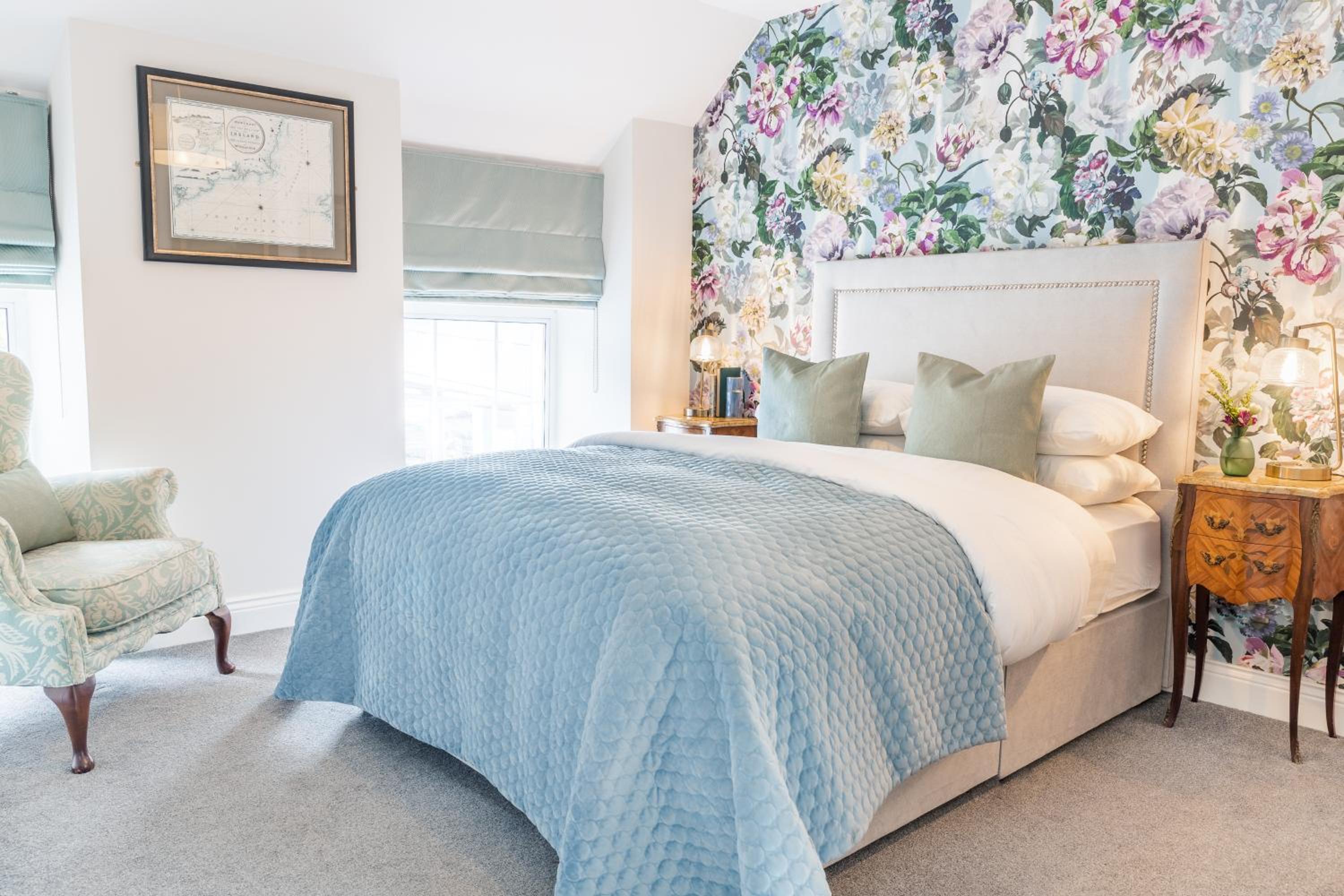 Queen Room photo 2