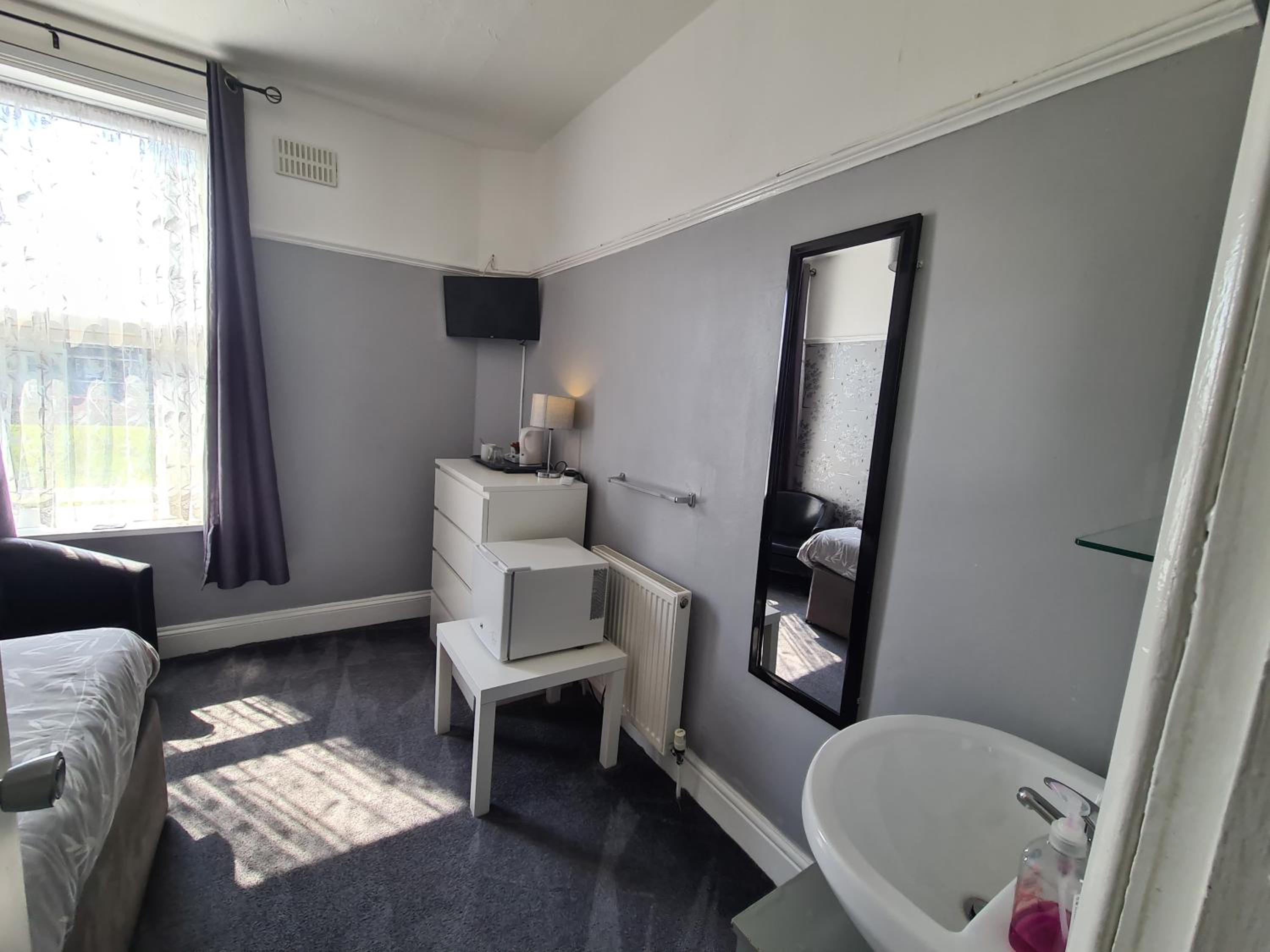 Single Room with Private External Bathroom photo 2
