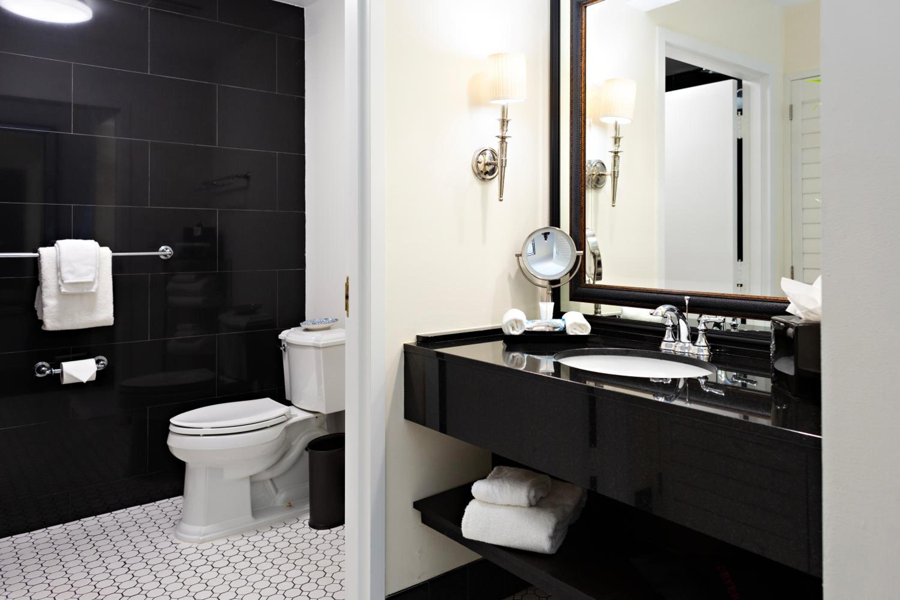 Double/ Double Room with City View - Photo 5