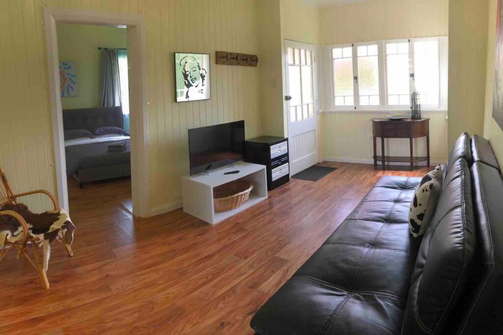 Three-Bedroom House photo 2