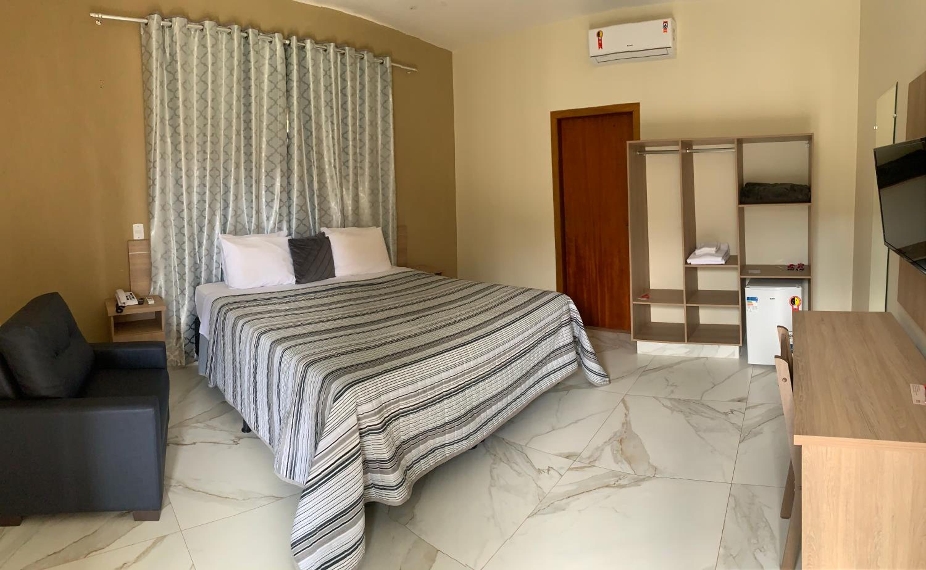 Suite with Spa Bath - Photo 12