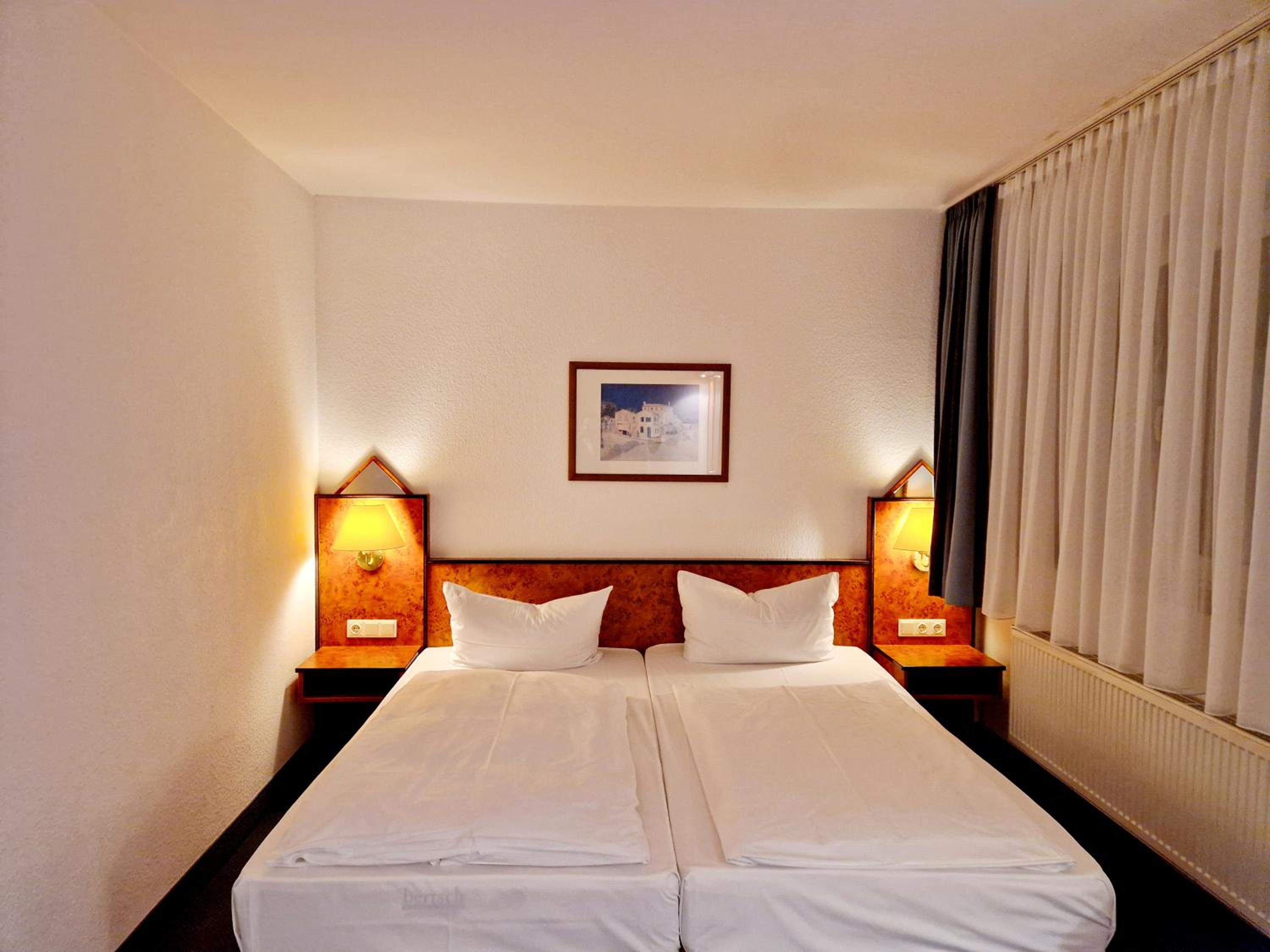 Twin Room - Photo 3