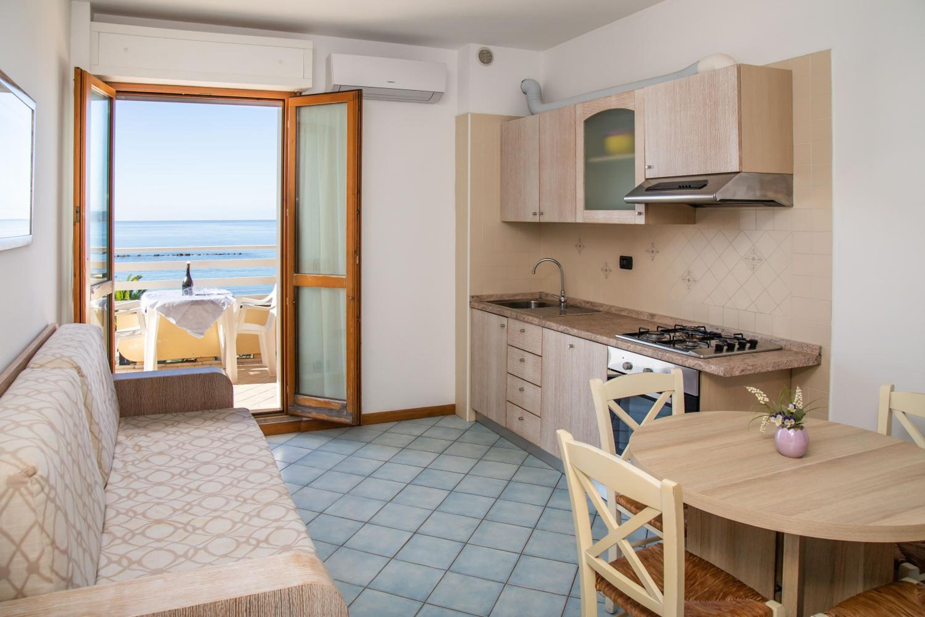 Superior One-Bedroom Apartment with Sea View photo 2