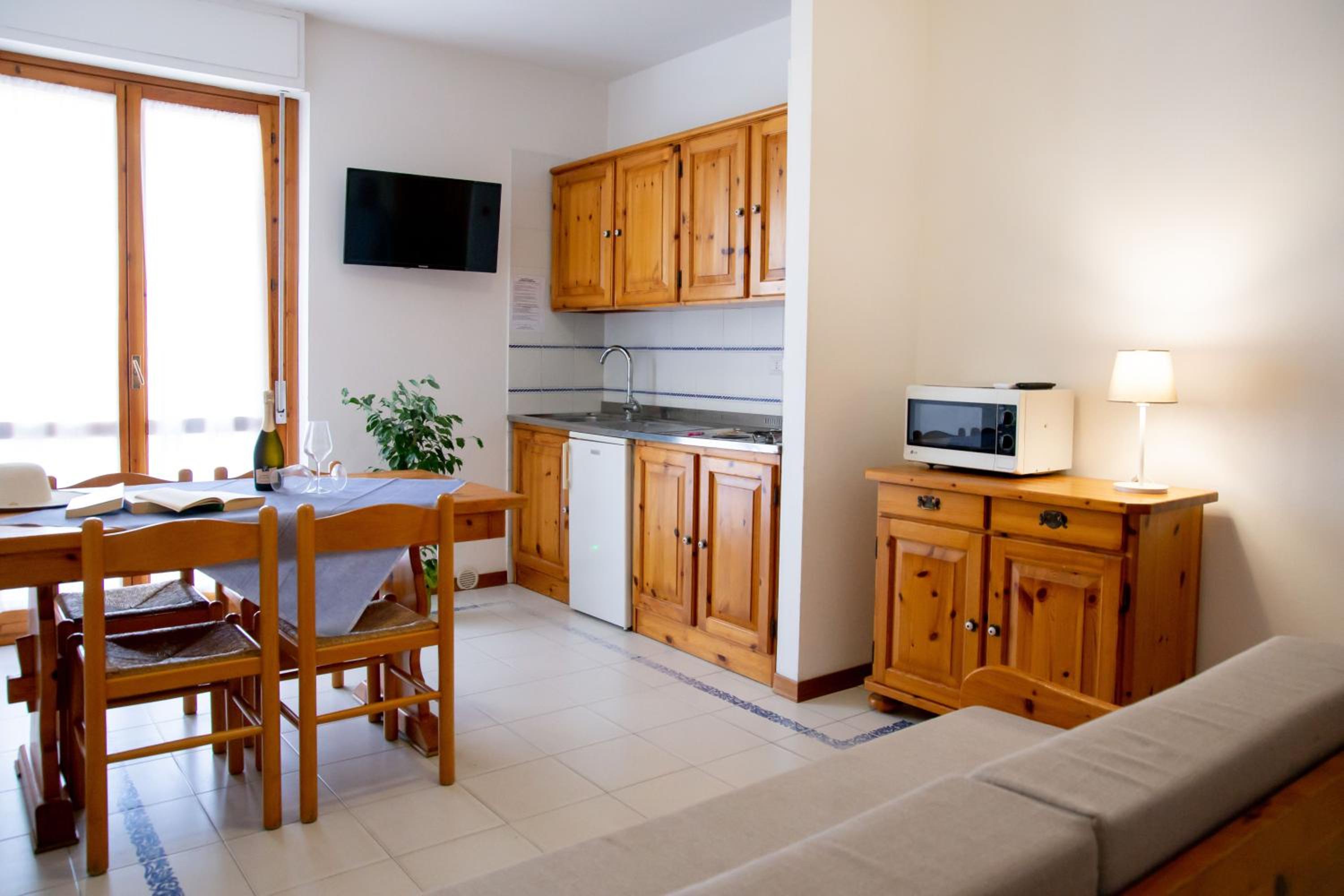 One-Bedroom Apartment - Photo 3