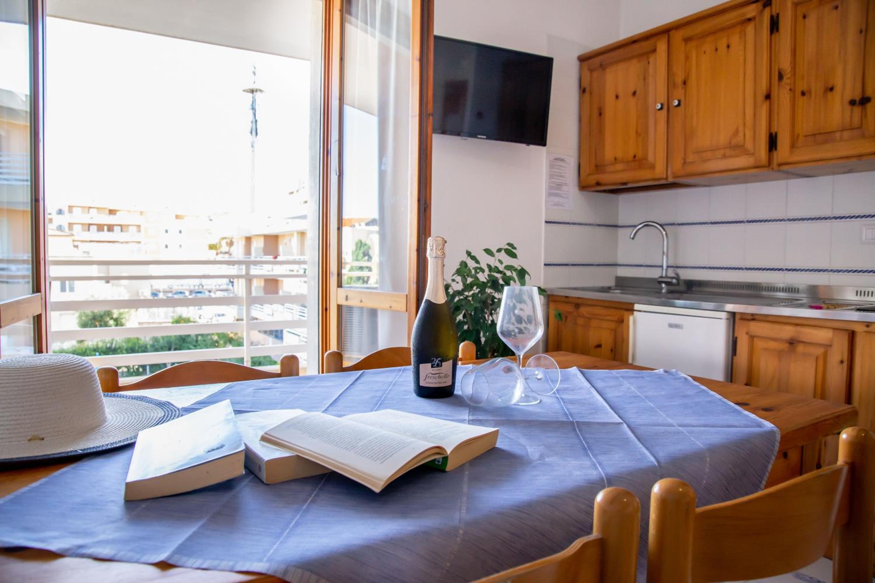 One-Bedroom Apartment - Photo 4