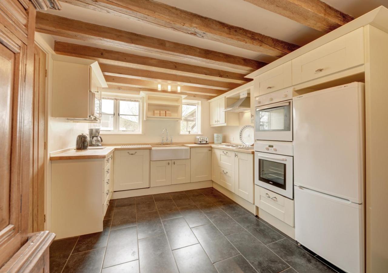 Seven-Bedroom House photo 2