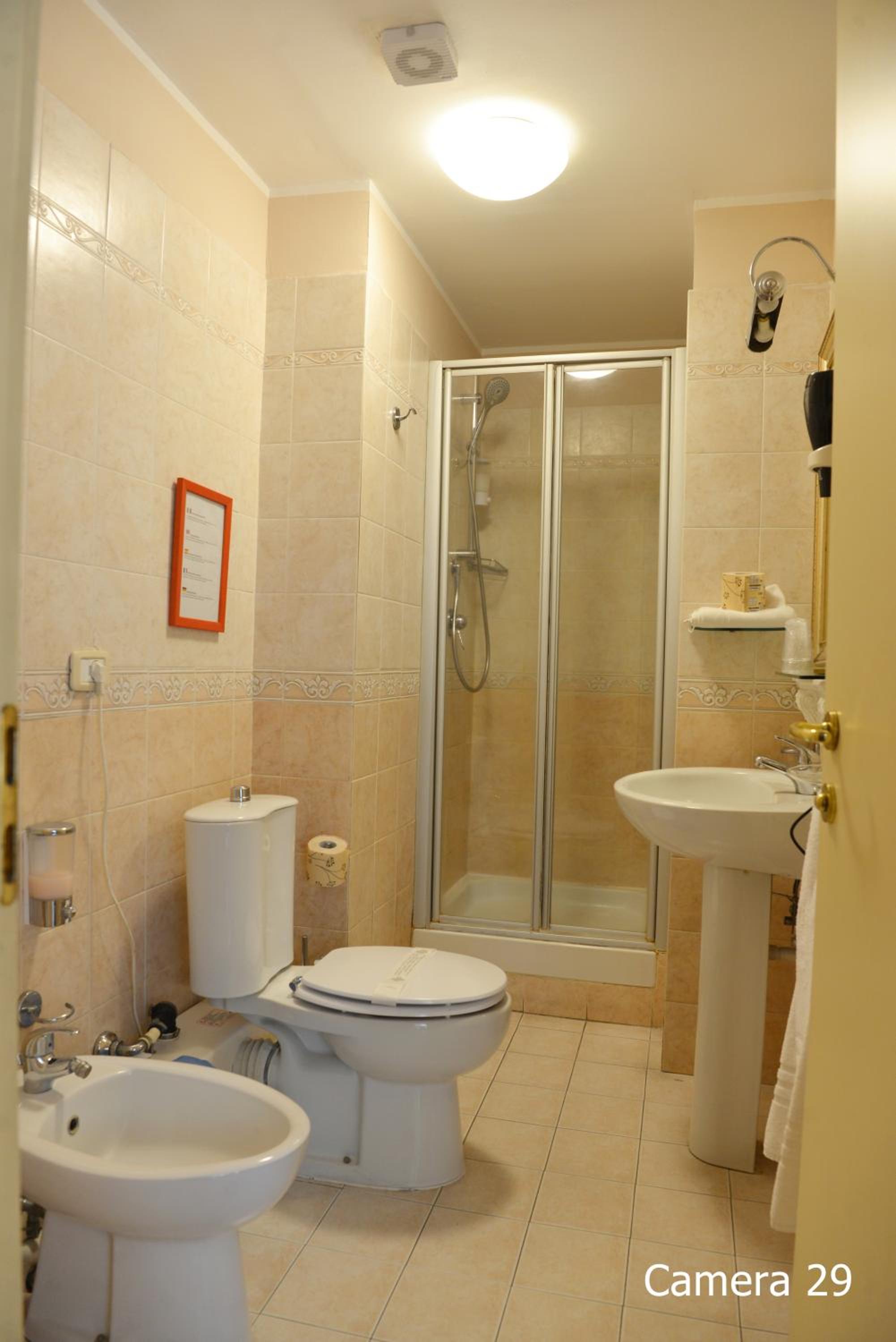 Double or Twin Room with Balcony - Photo 5