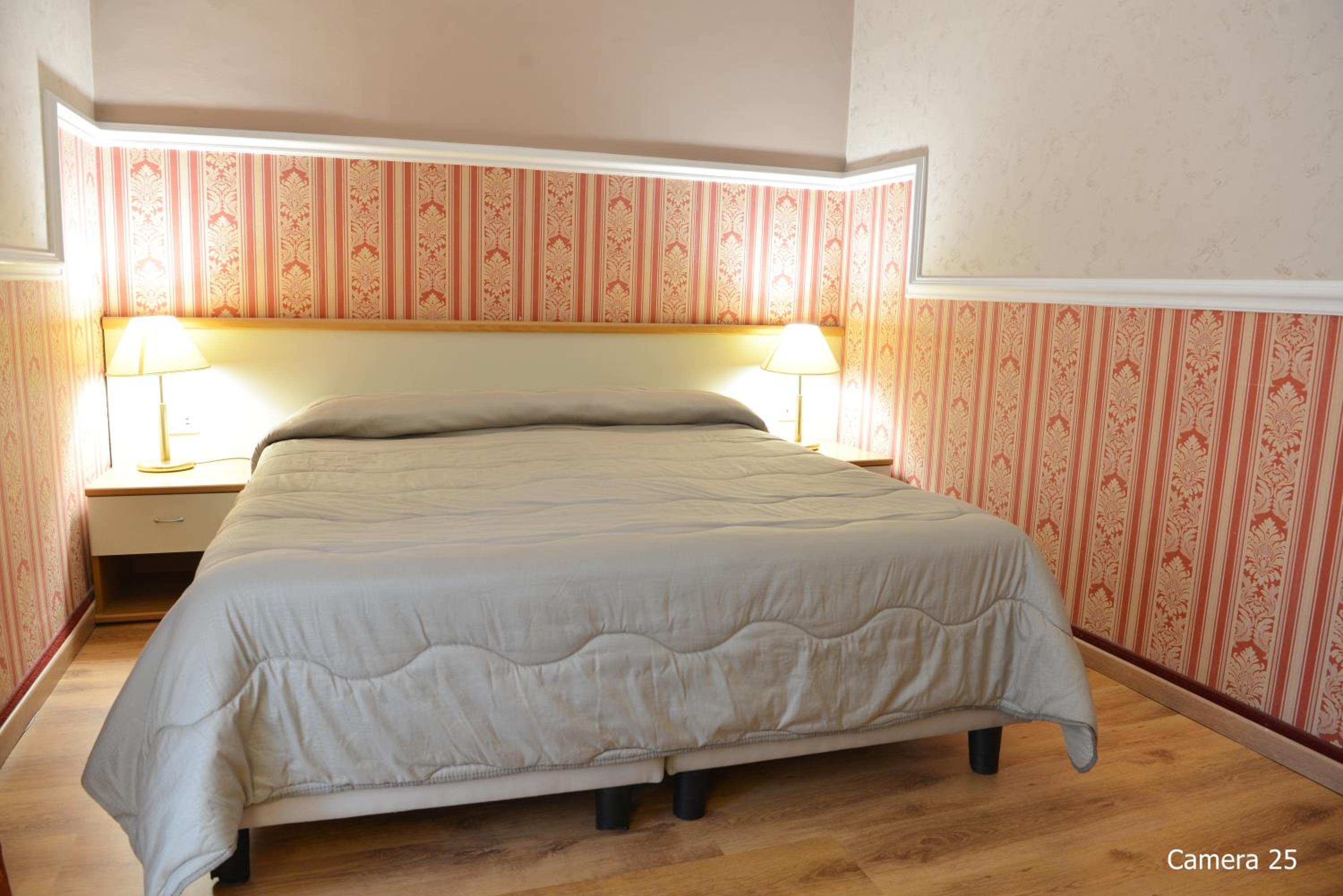 Double or Twin Room with Balcony - Photo 1