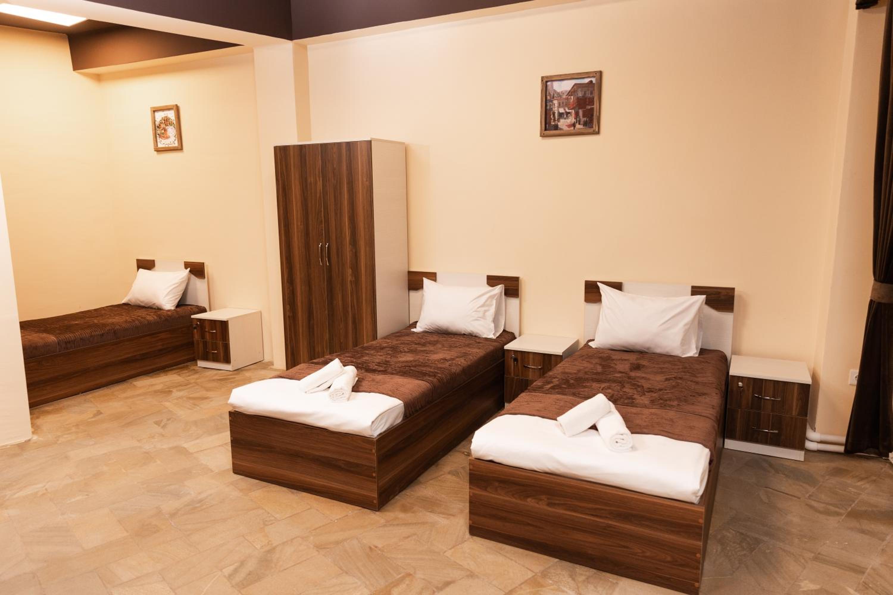 6-Bed Male Dormitory Room photo 3
