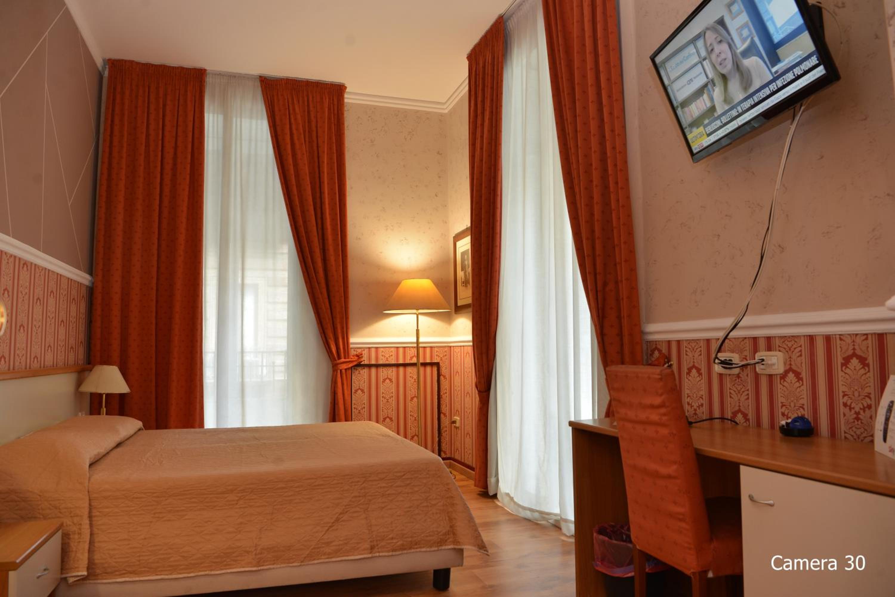 Deluxe Double or Twin Room with Balcony - Photo 3