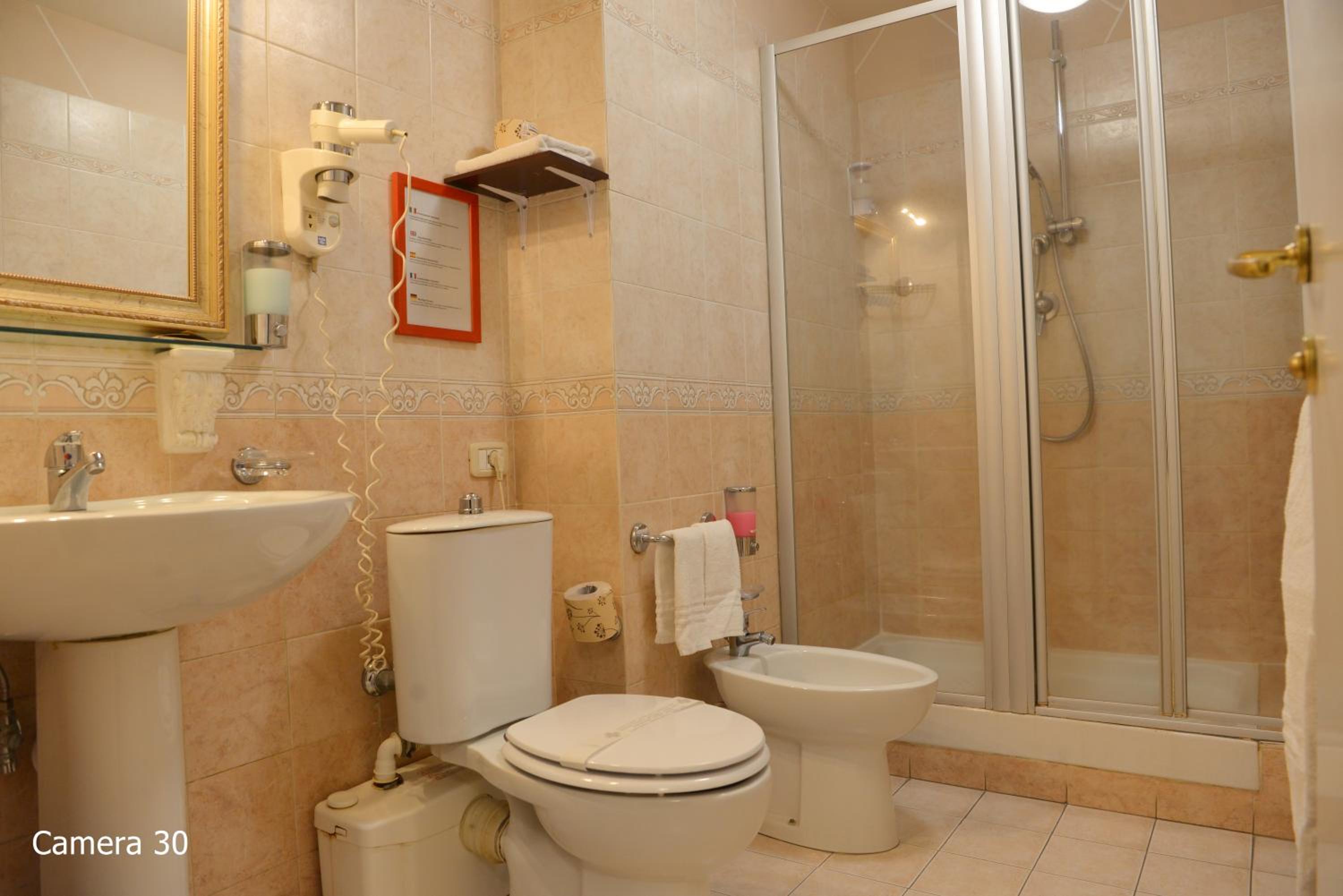 Deluxe Double or Twin Room with Balcony - Photo 6