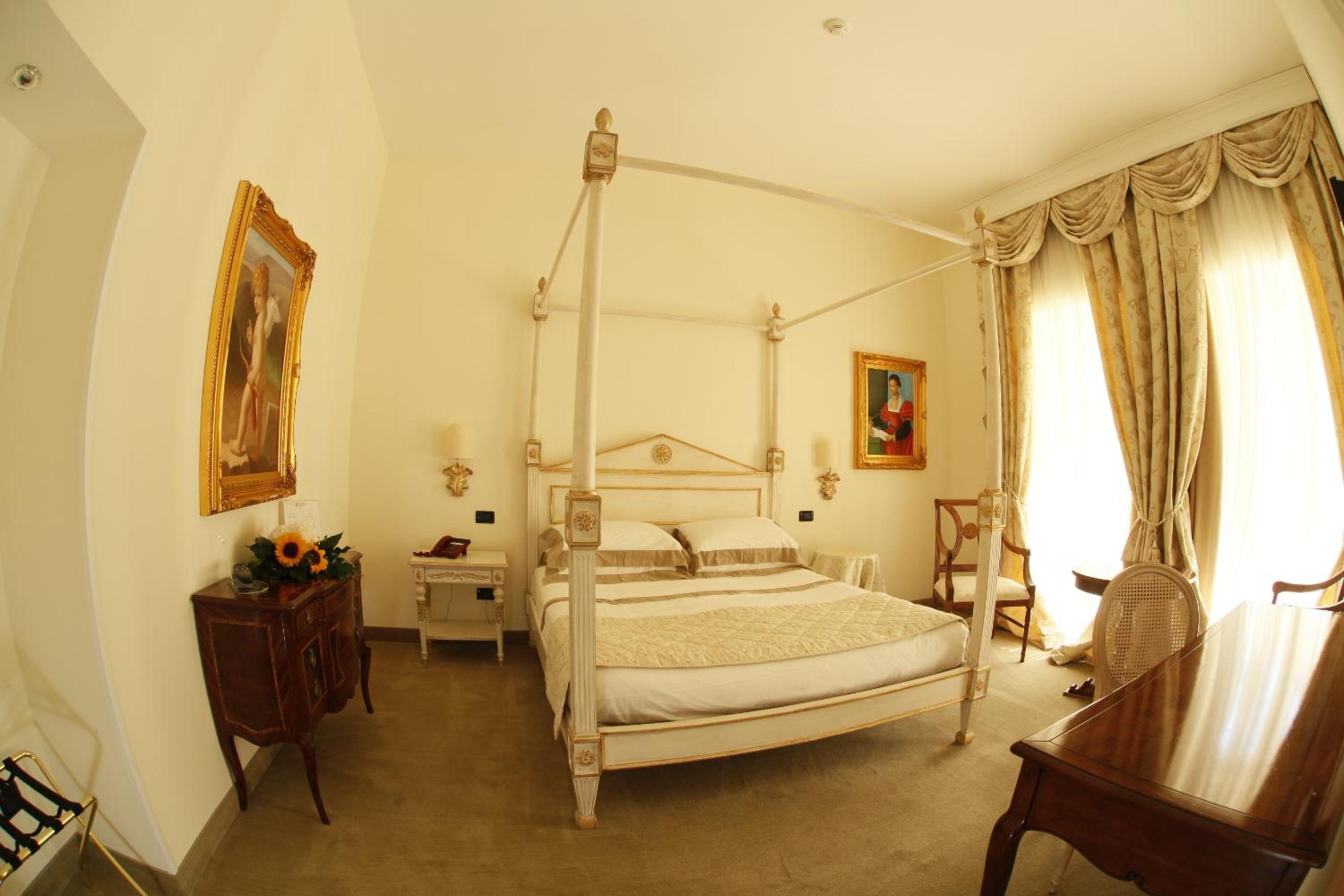 Deluxe Double or Twin Room - Photo 6