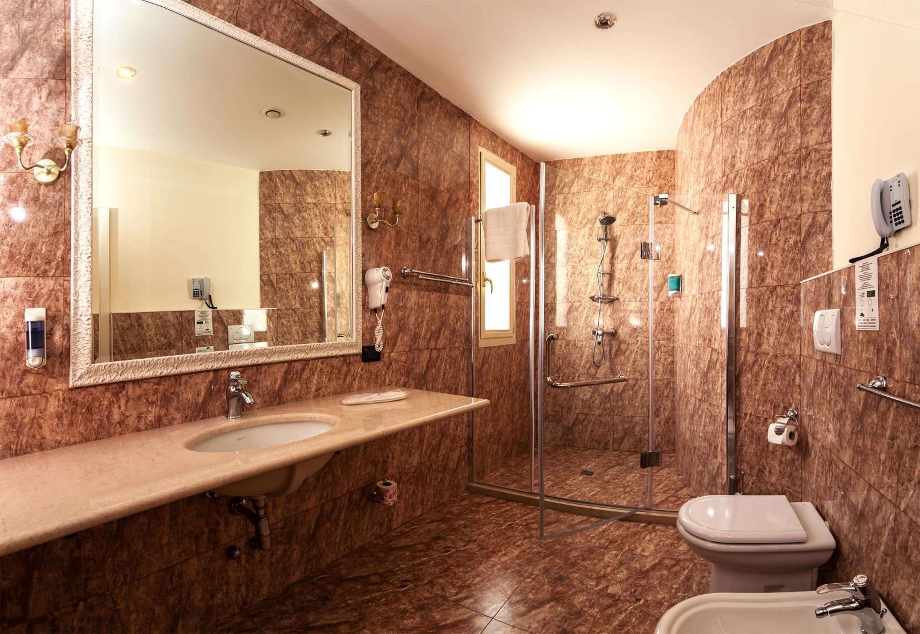 Double or Twin Room - Photo 2