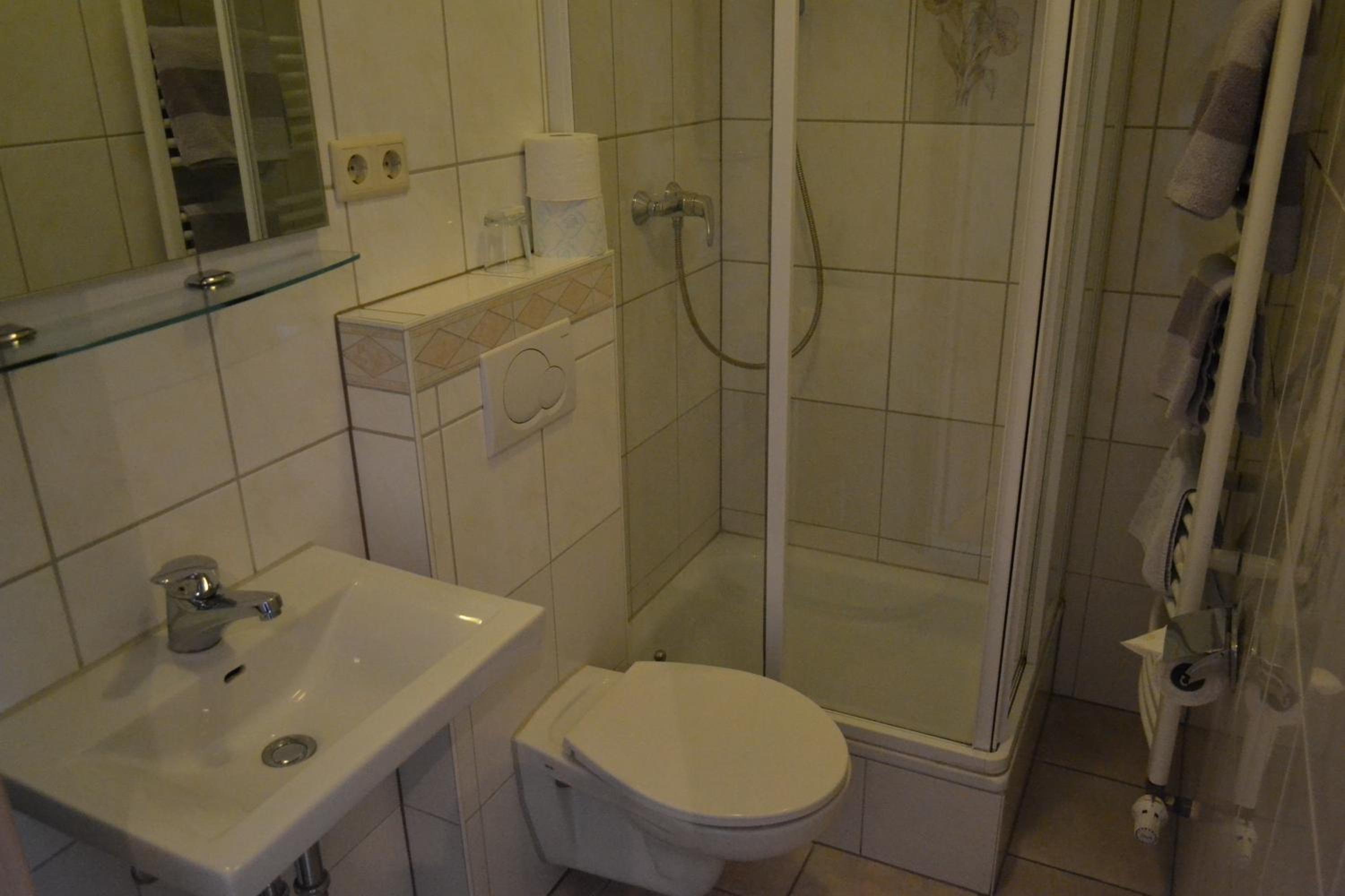 Single Room With Bathroom photo 2