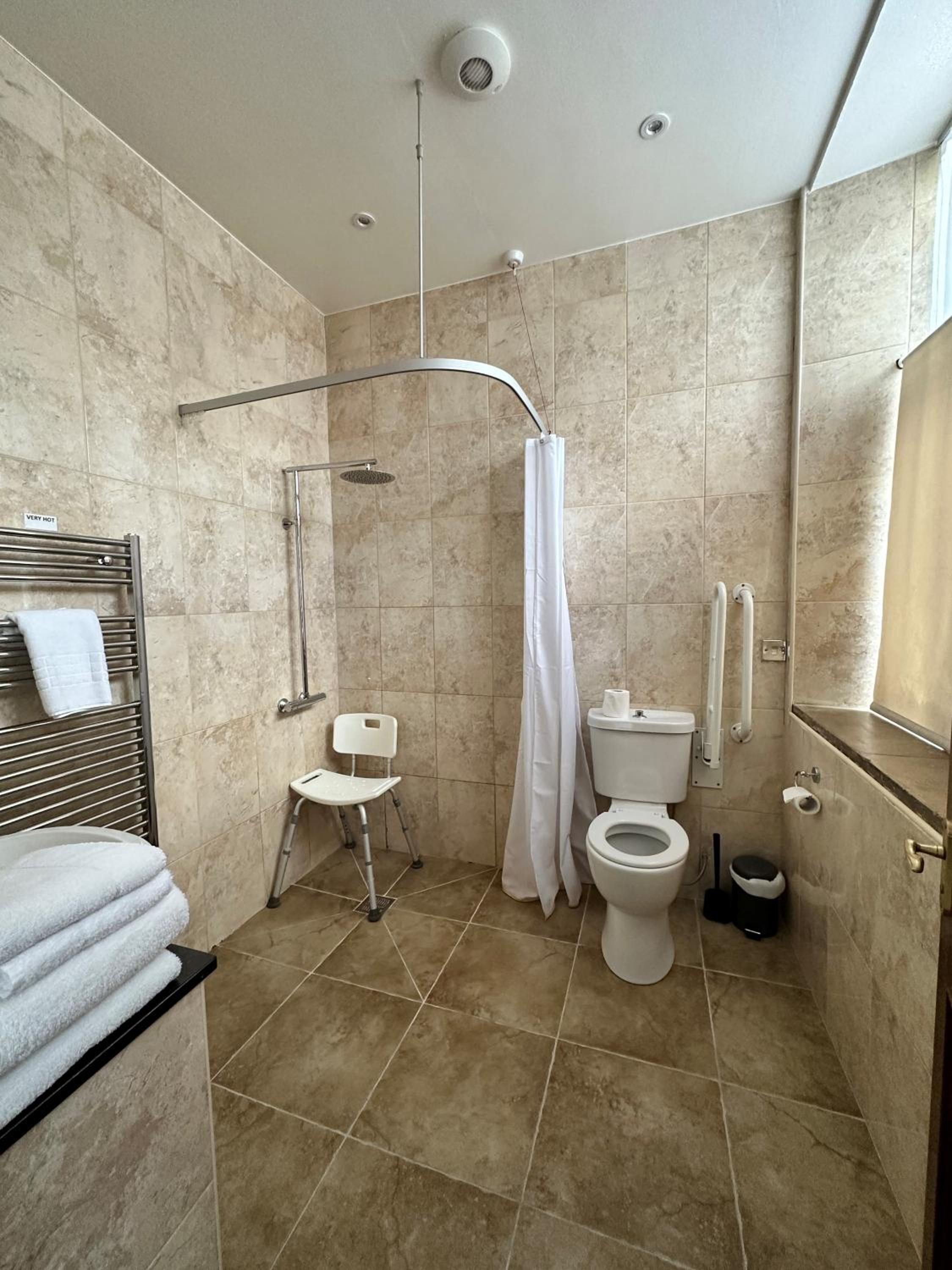 Accessible Double Room - Photo 3