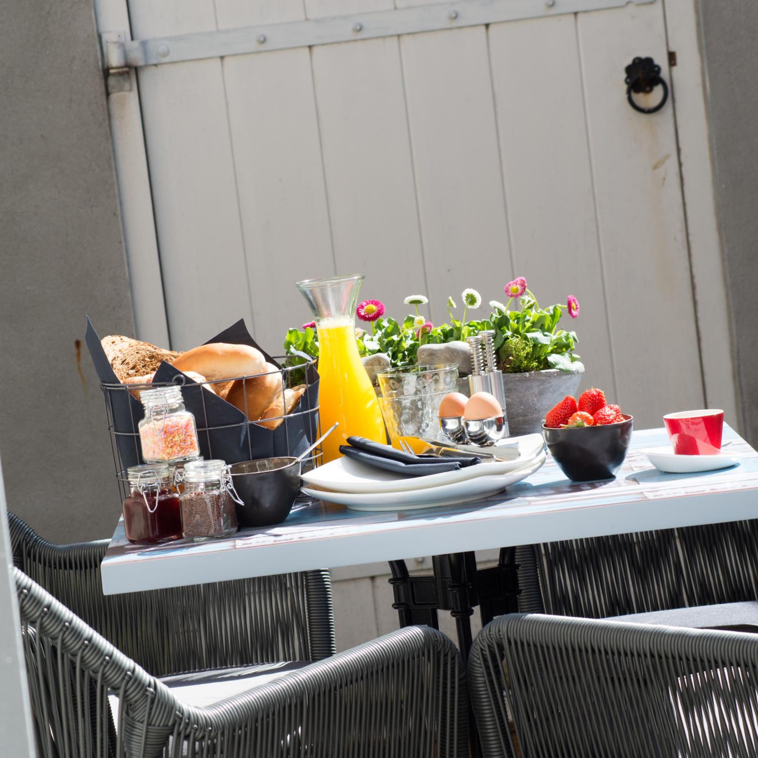 Apartment with Terrace photo 3