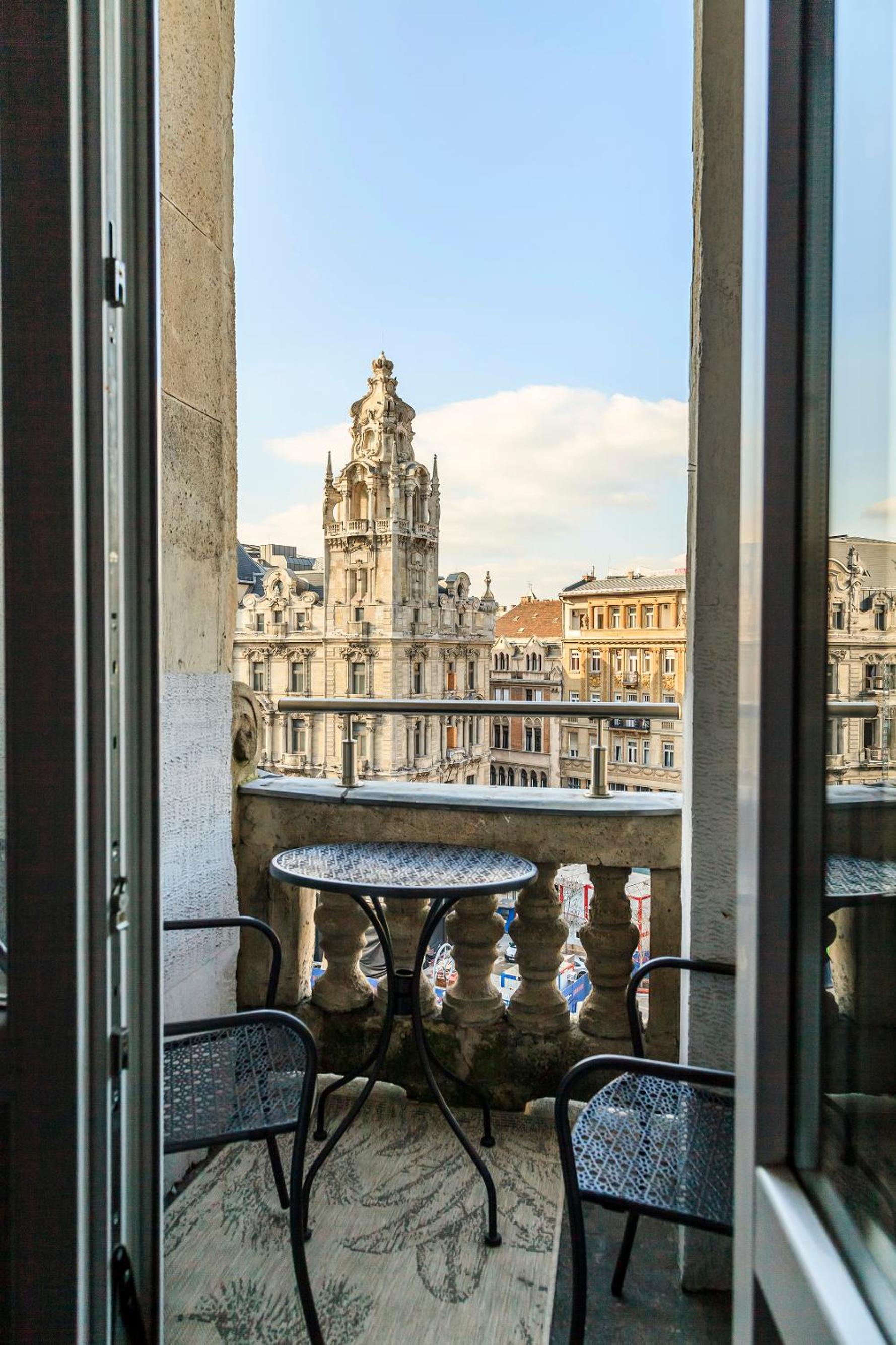 Deluxe Double Room with Balcony - Photo 16