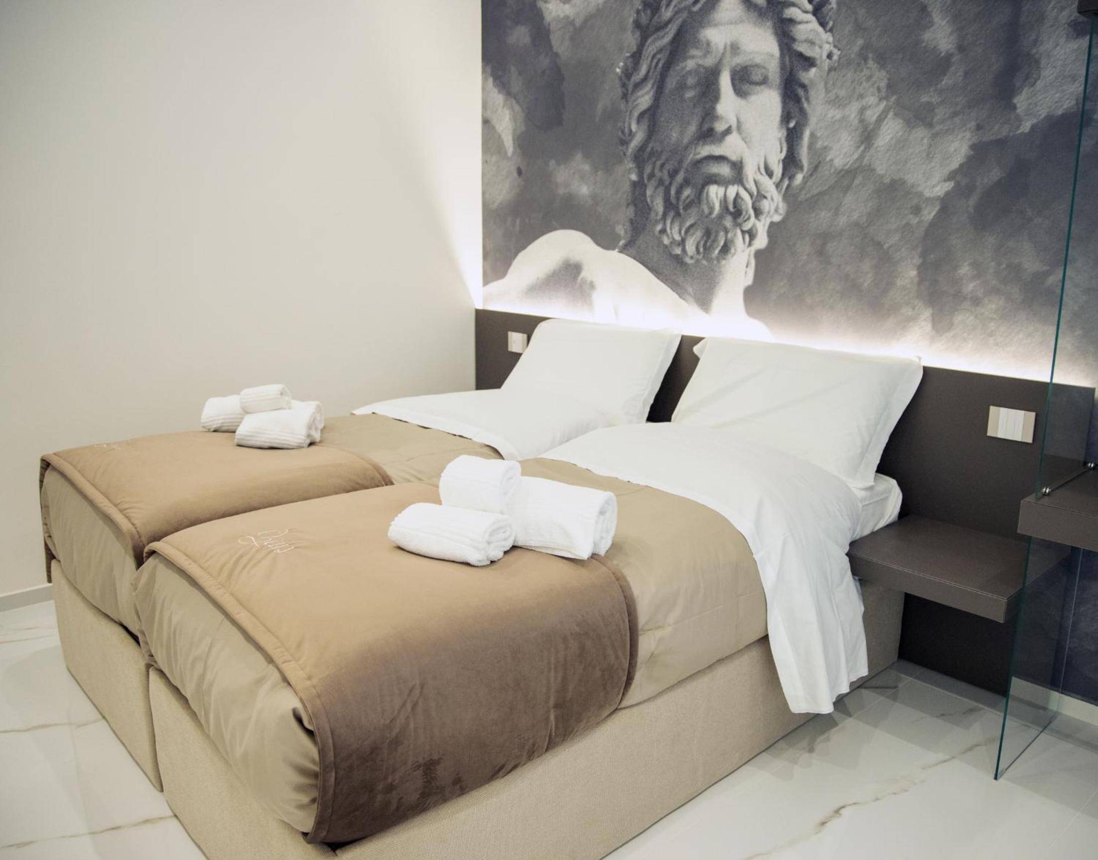 Deluxe Quadruple Room - Photo 11