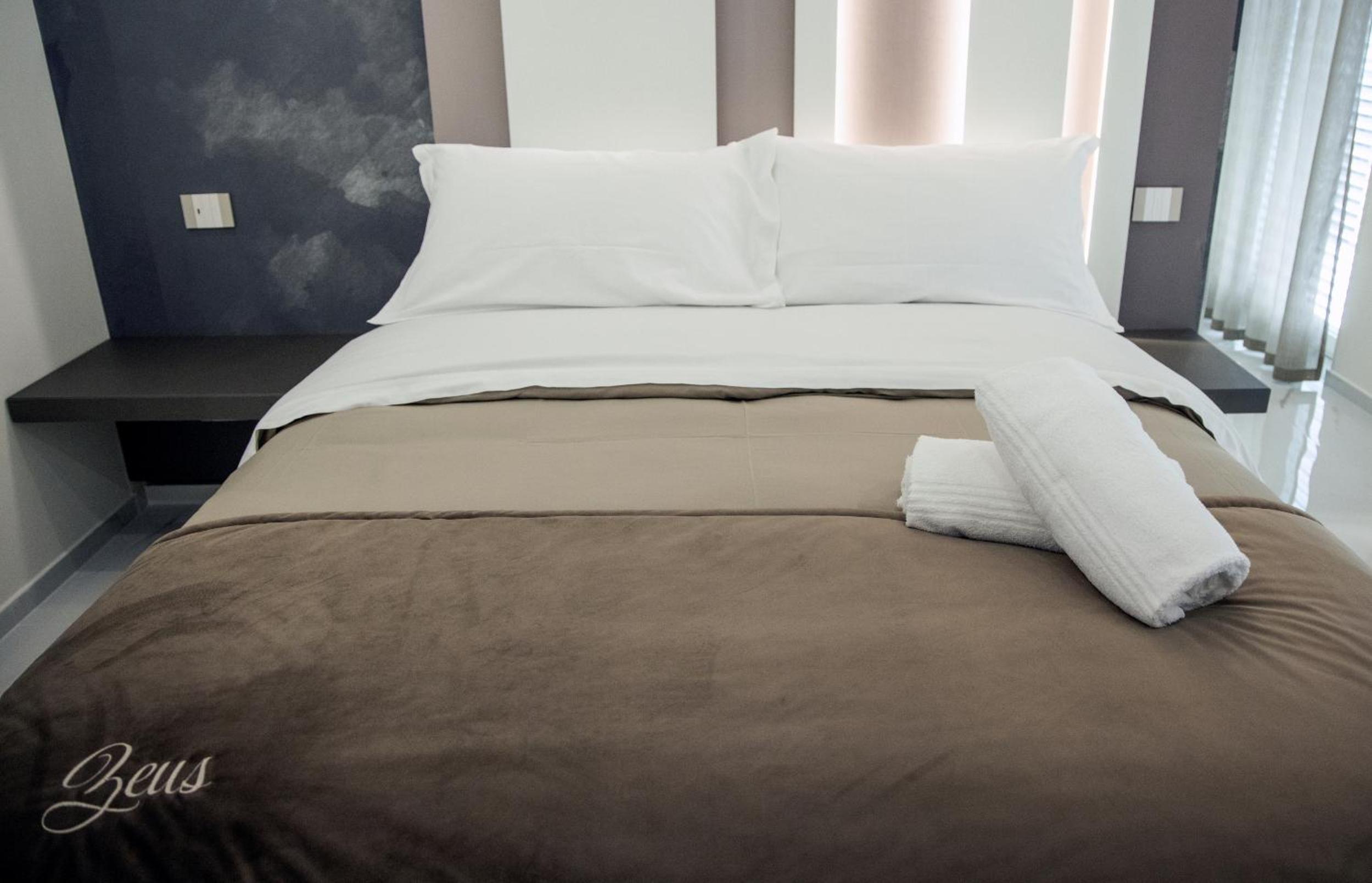 Deluxe Quadruple Room - Photo 12