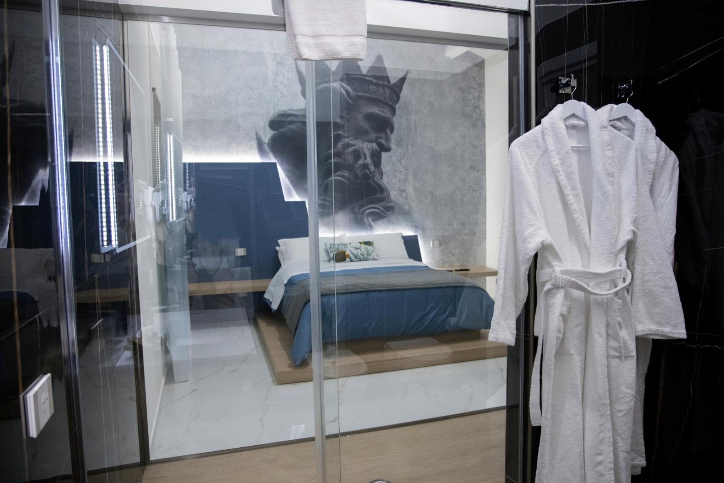 Deluxe Queen Room - Photo 6