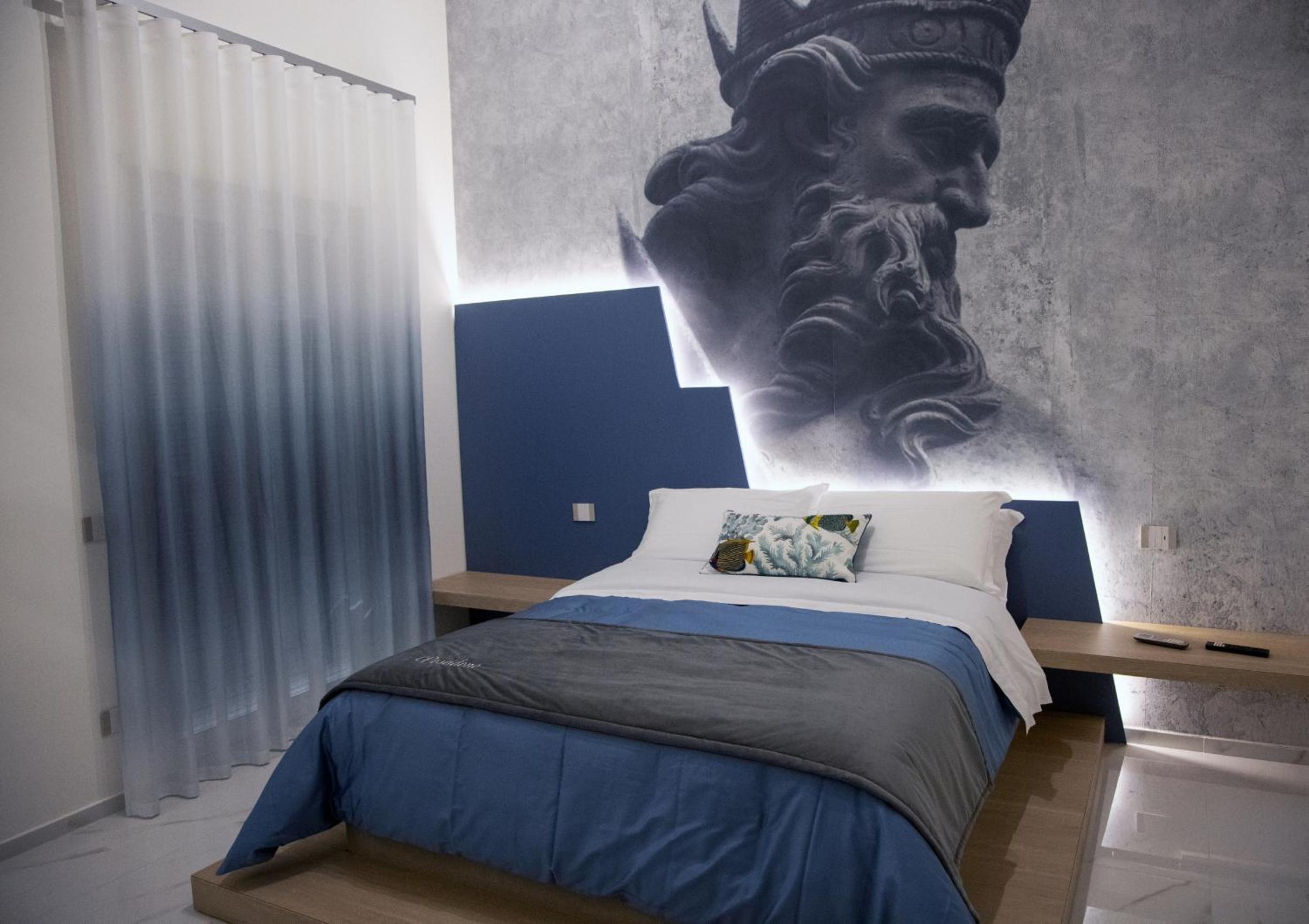 Deluxe Queen Room - Photo 2