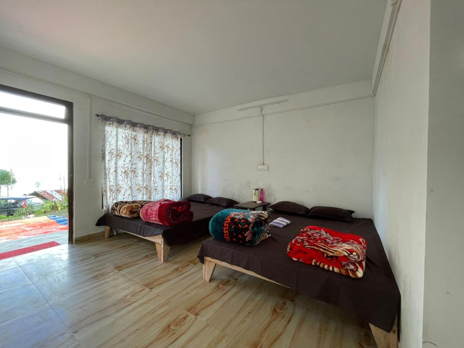 Family Room with Mountain View - Photo 4