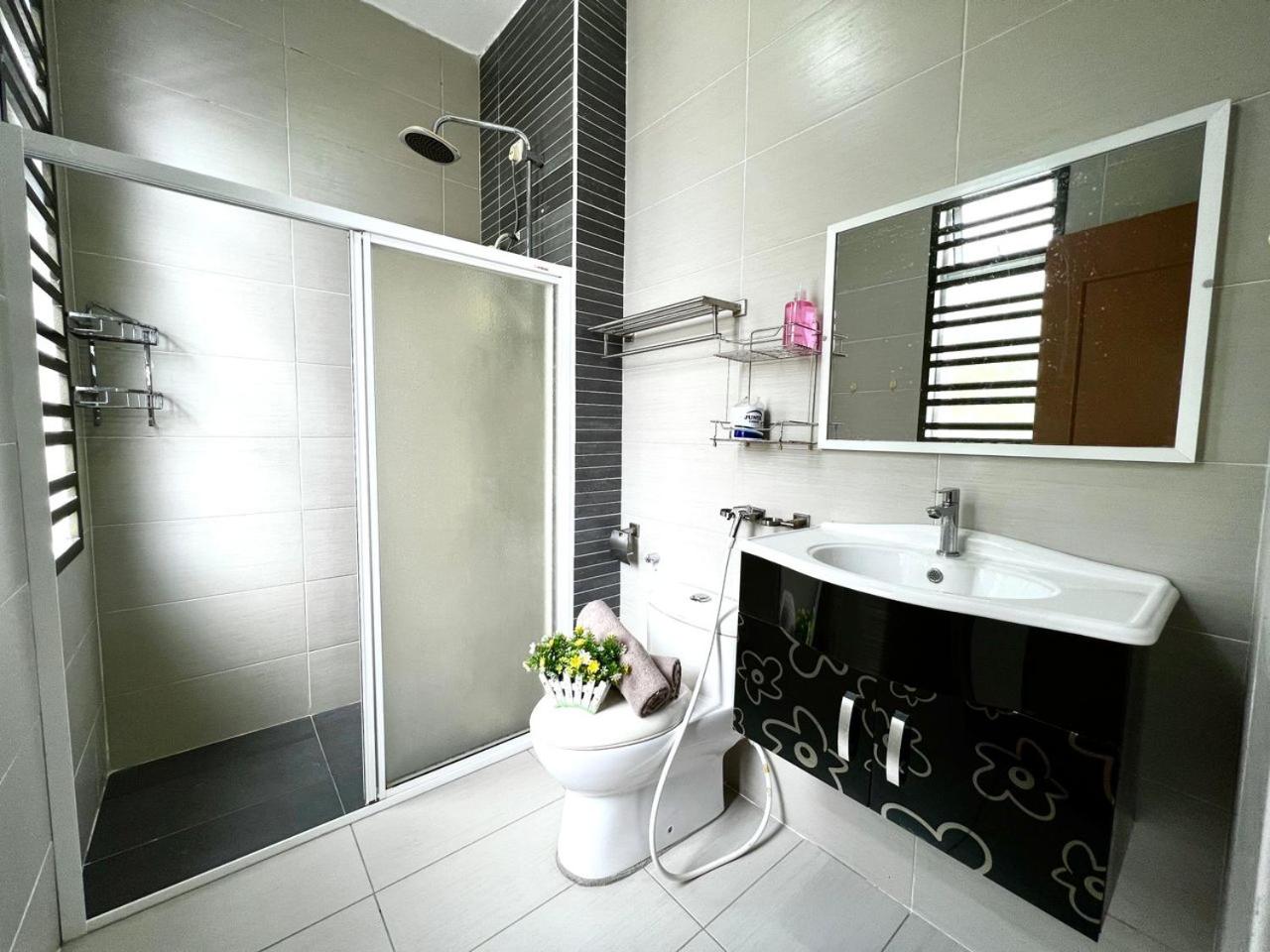 Four-Bedroom House photo 2