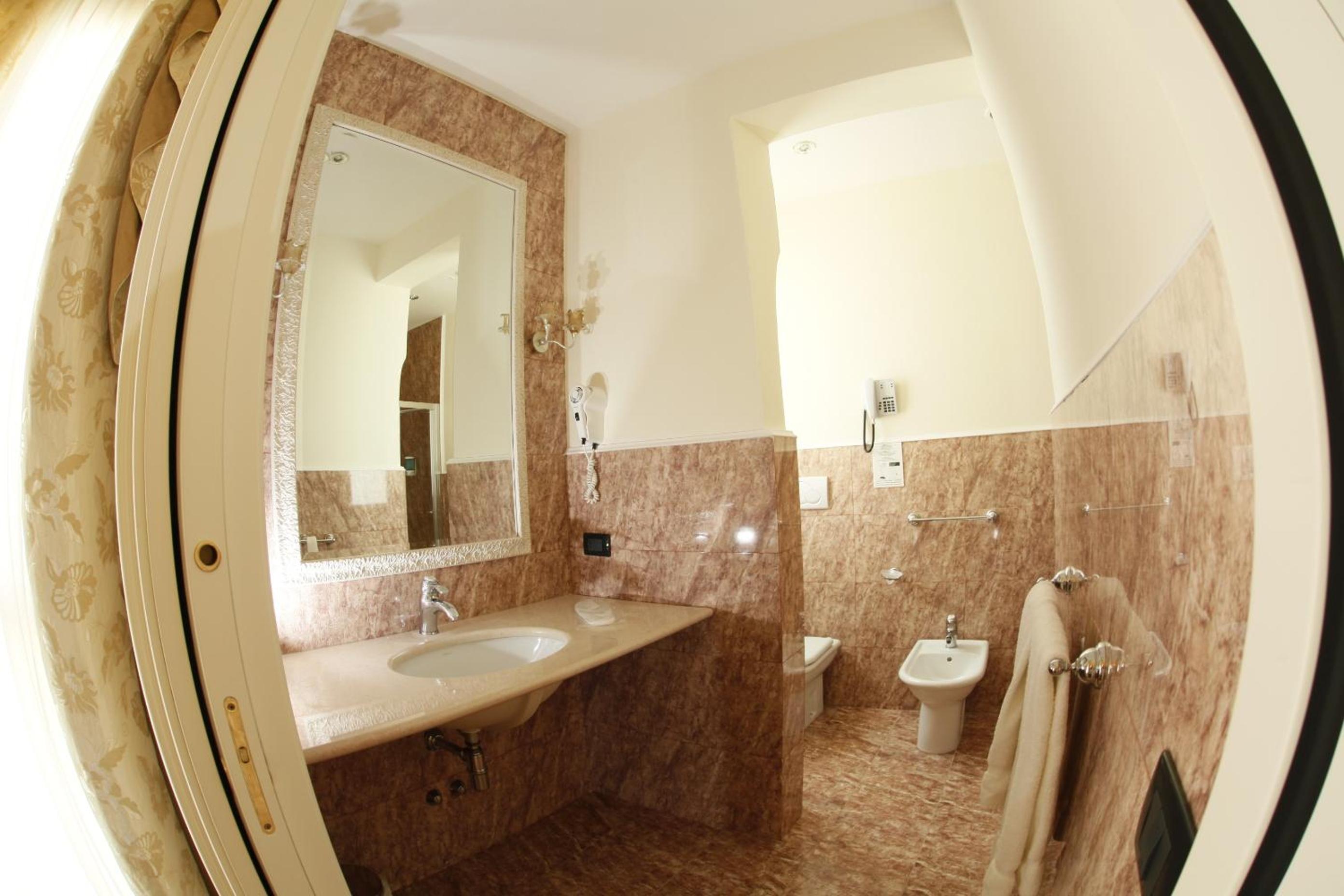 Single Room photo 3