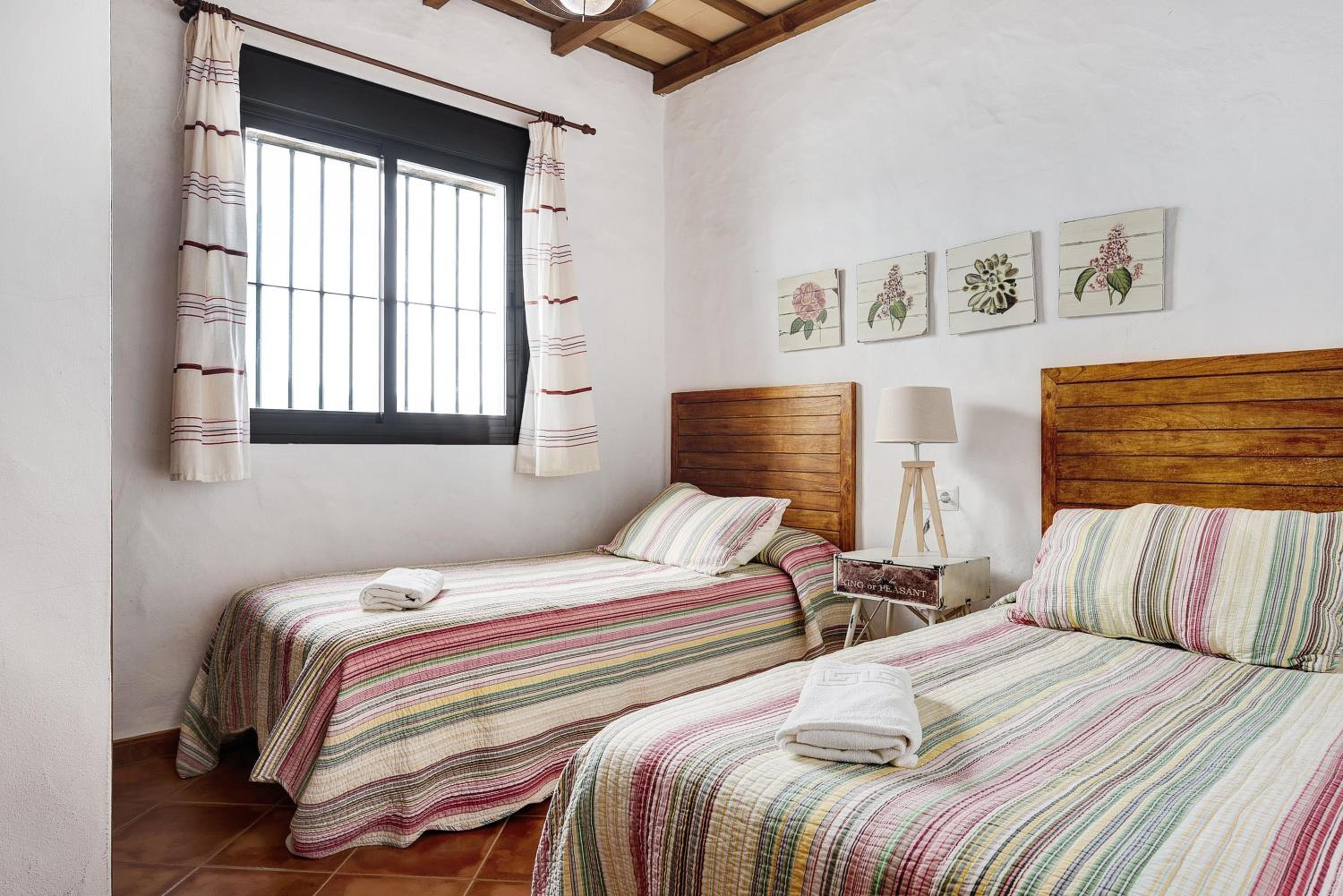 Quadruple Room with Balcony photo 3