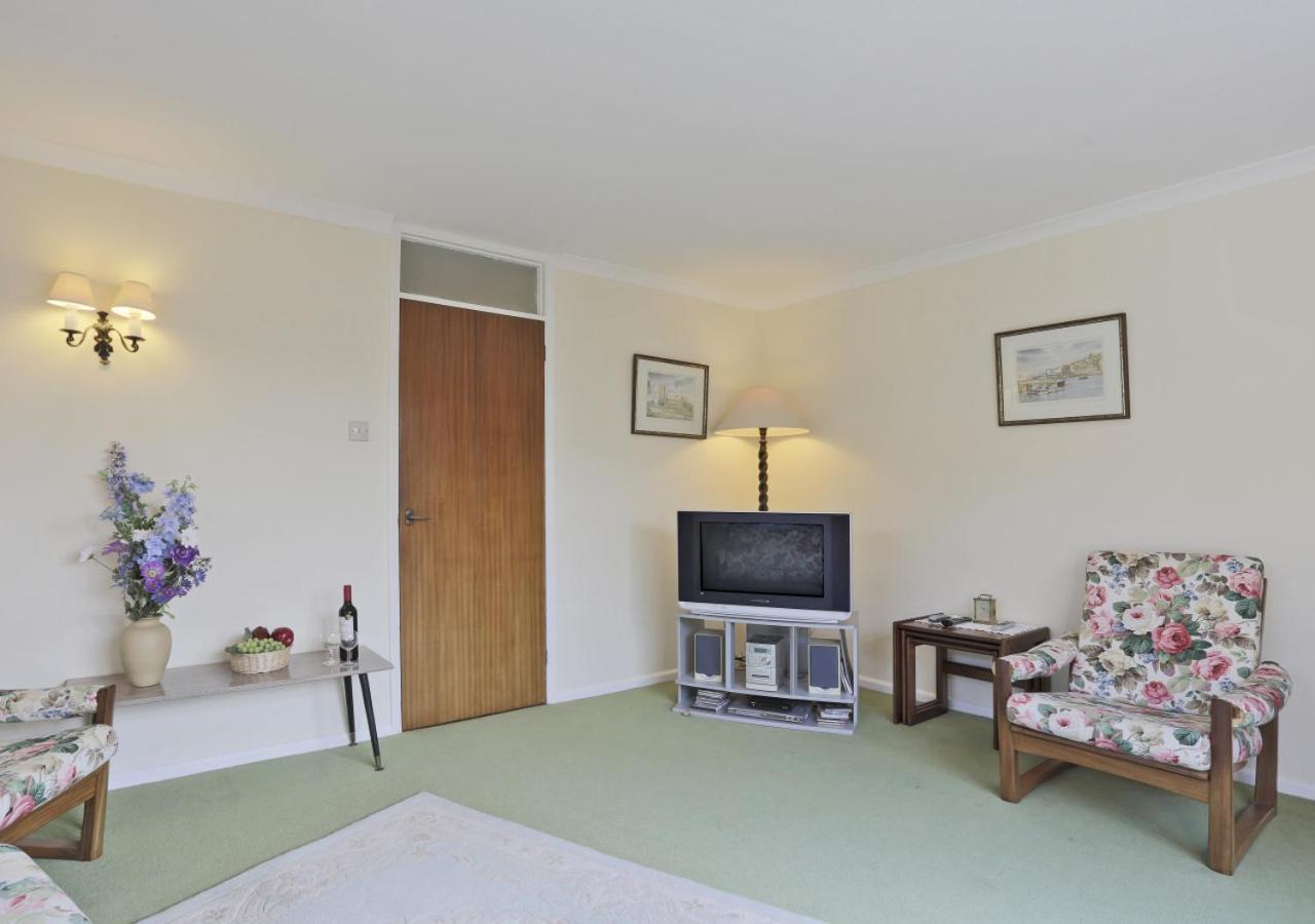 Two-Bedroom House photo 2