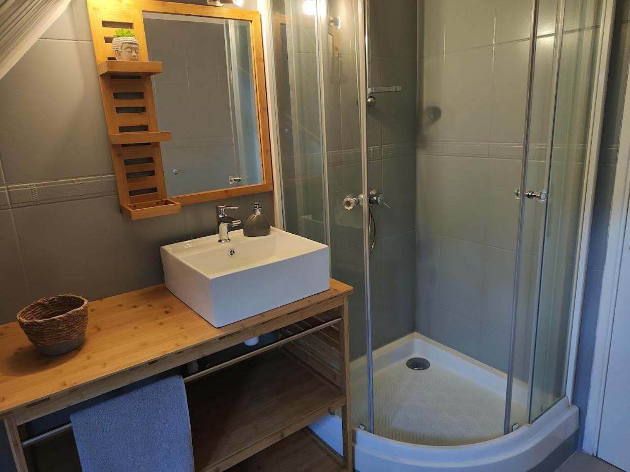Deluxe Double Room (2 Adults + 1 Child) photo 2