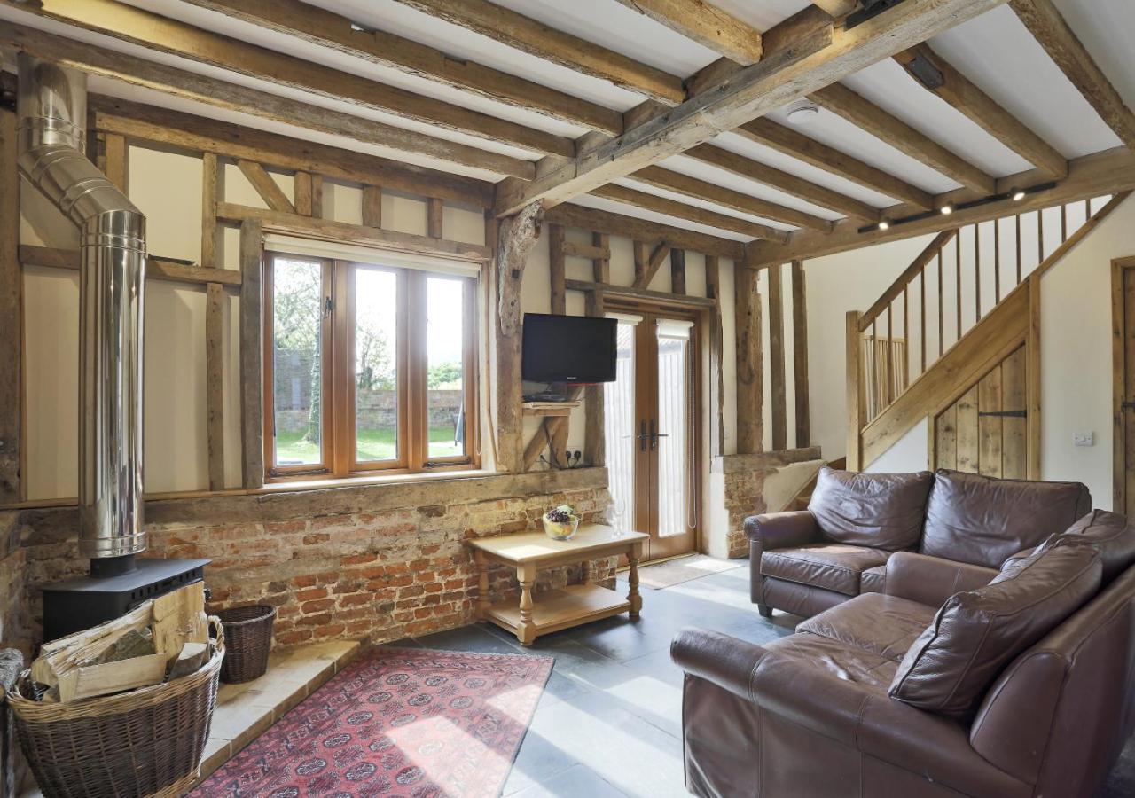 Five-Bedroom House photo 1